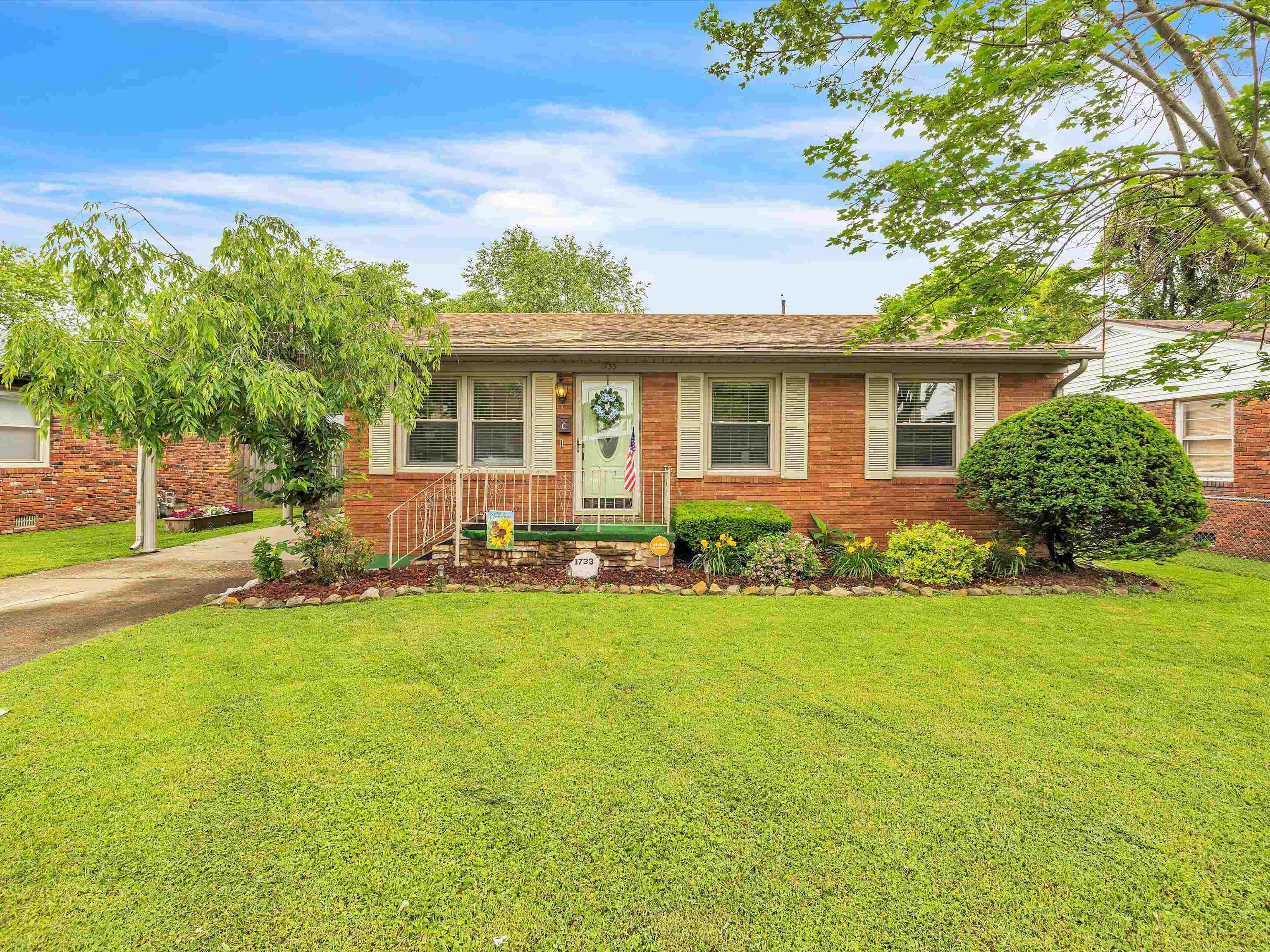 1733 West 1st Street, Owensboro, Kentucky 42301, 3 Bedrooms Bedrooms, ,1 BathroomBathrooms,Single Family Residence,For Sale,West 1st Street,89661