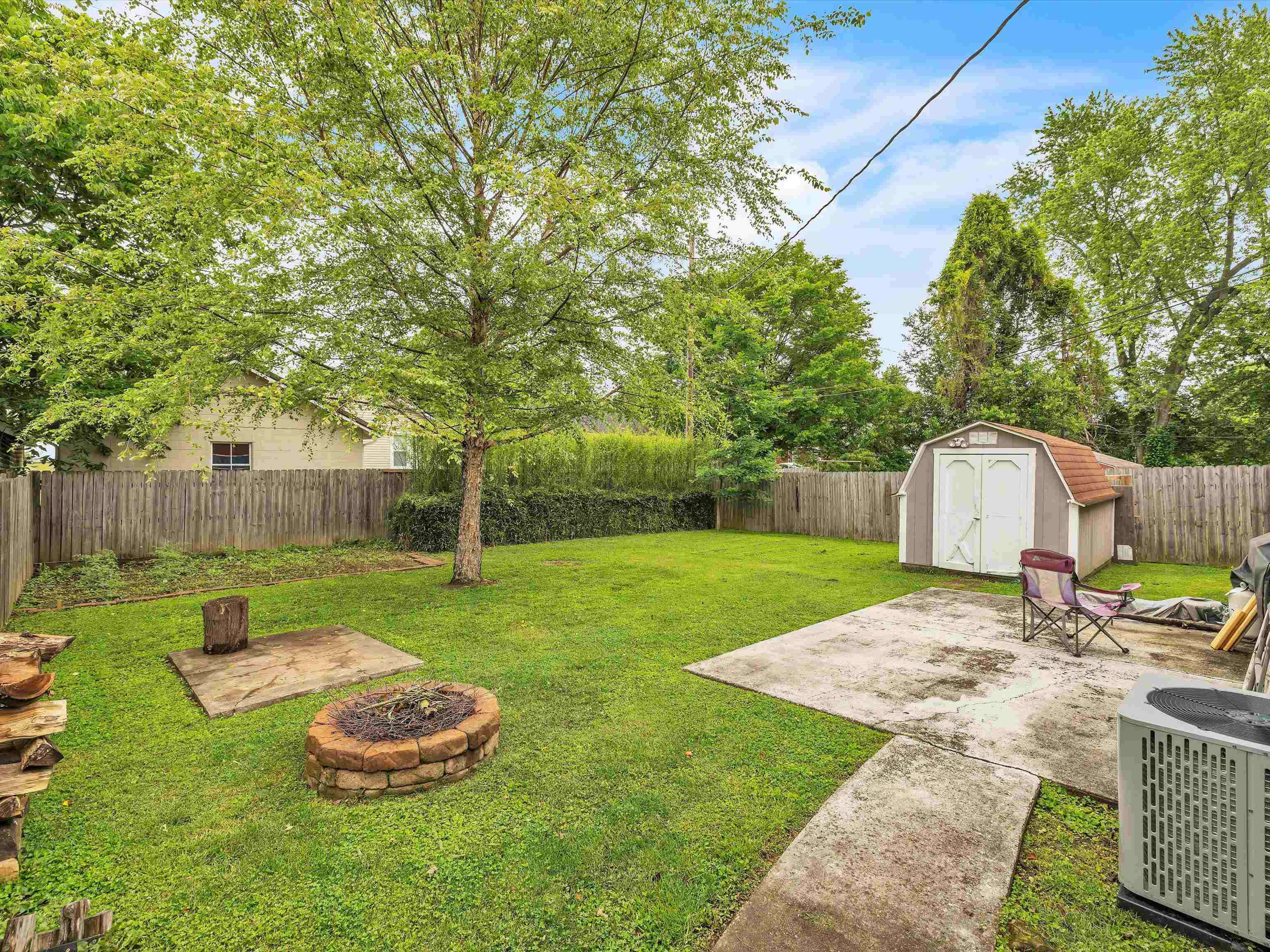 1733 West 1st Street, Owensboro, Kentucky 42301, 3 Bedrooms Bedrooms, ,1 BathroomBathrooms,Single Family Residence,For Sale,West 1st Street,89661