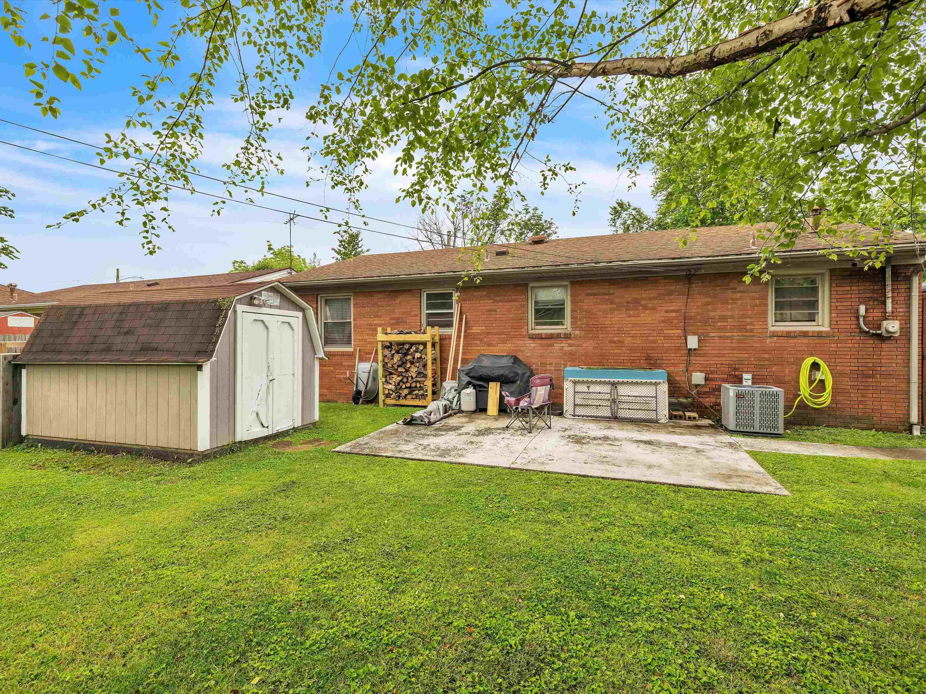 1733 West 1st Street, Owensboro, Kentucky 42301, 3 Bedrooms Bedrooms, ,1 BathroomBathrooms,Single Family Residence,For Sale,West 1st Street,89661