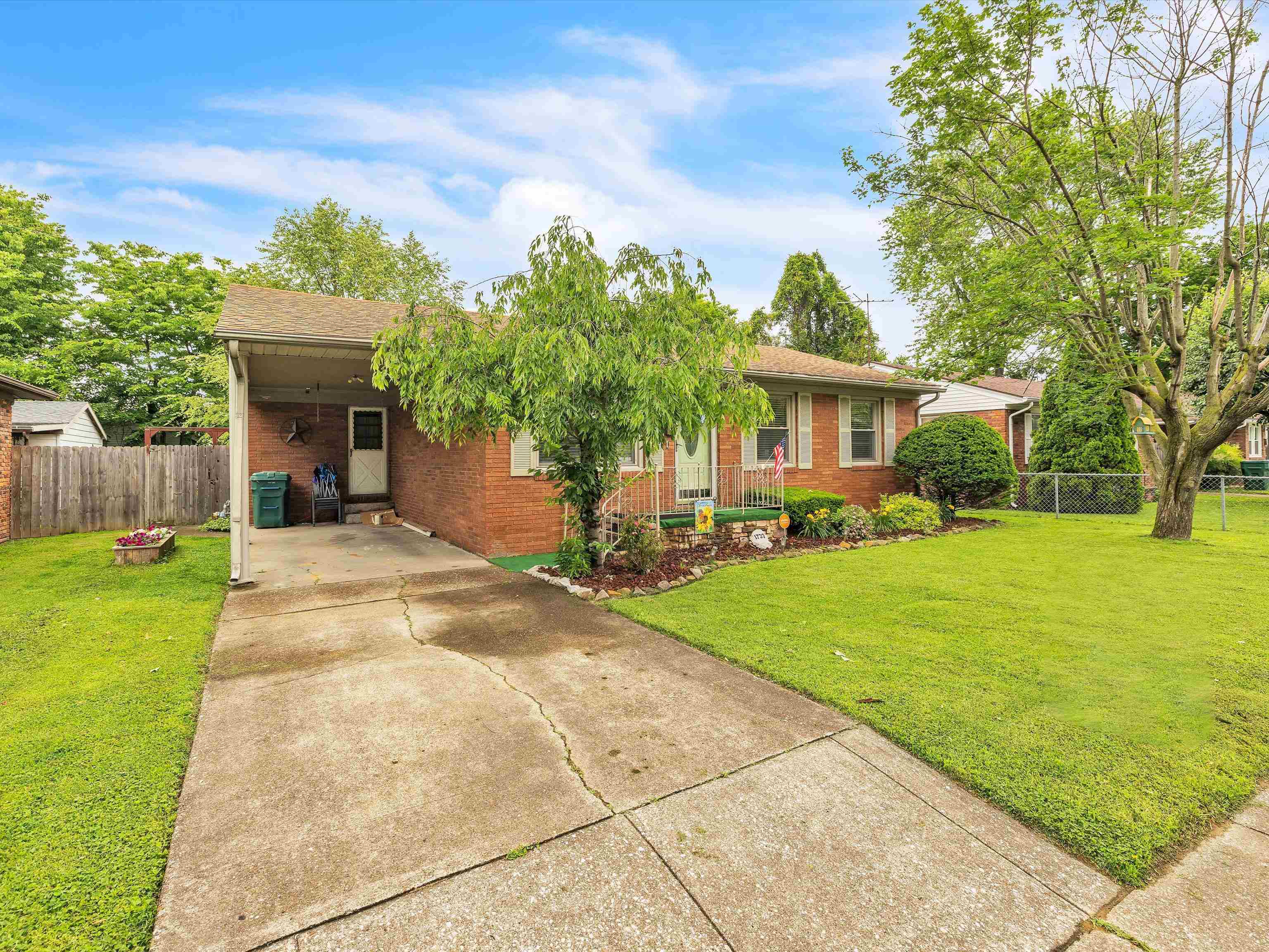 1733 West 1st Street, Owensboro, Kentucky 42301, 3 Bedrooms Bedrooms, ,1 BathroomBathrooms,Single Family Residence,For Sale,West 1st Street,89661