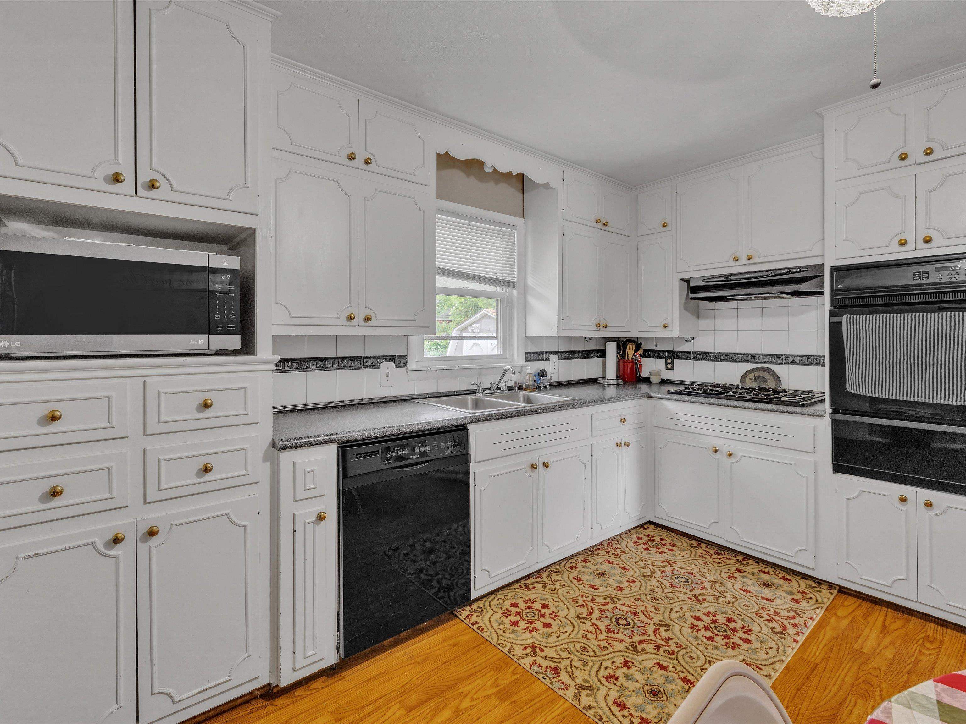 1733 West 1st Street, Owensboro, Kentucky 42301, 3 Bedrooms Bedrooms, ,1 BathroomBathrooms,Single Family Residence,For Sale,West 1st Street,89661