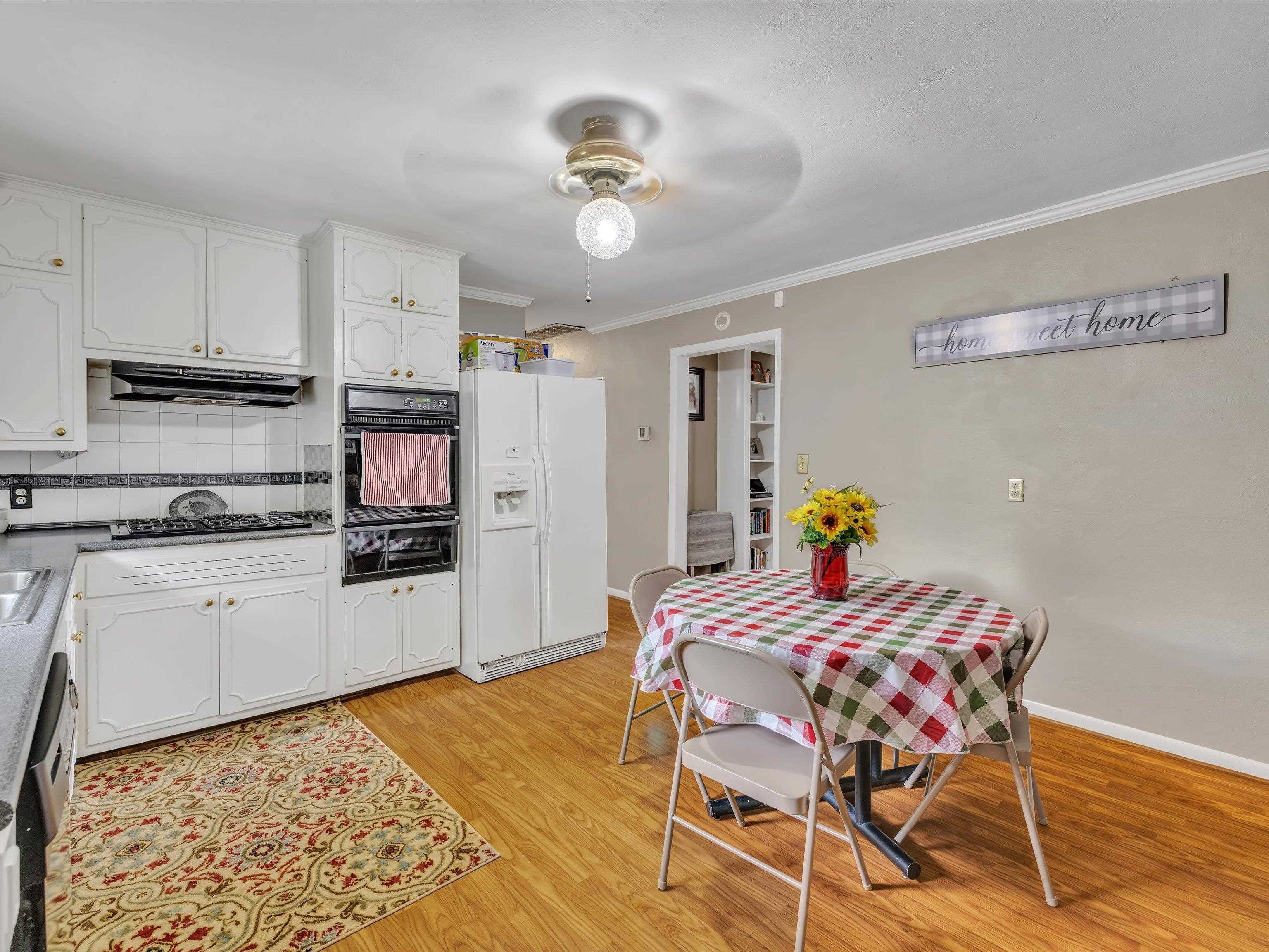 1733 West 1st Street, Owensboro, Kentucky 42301, 3 Bedrooms Bedrooms, ,1 BathroomBathrooms,Single Family Residence,For Sale,West 1st Street,89661