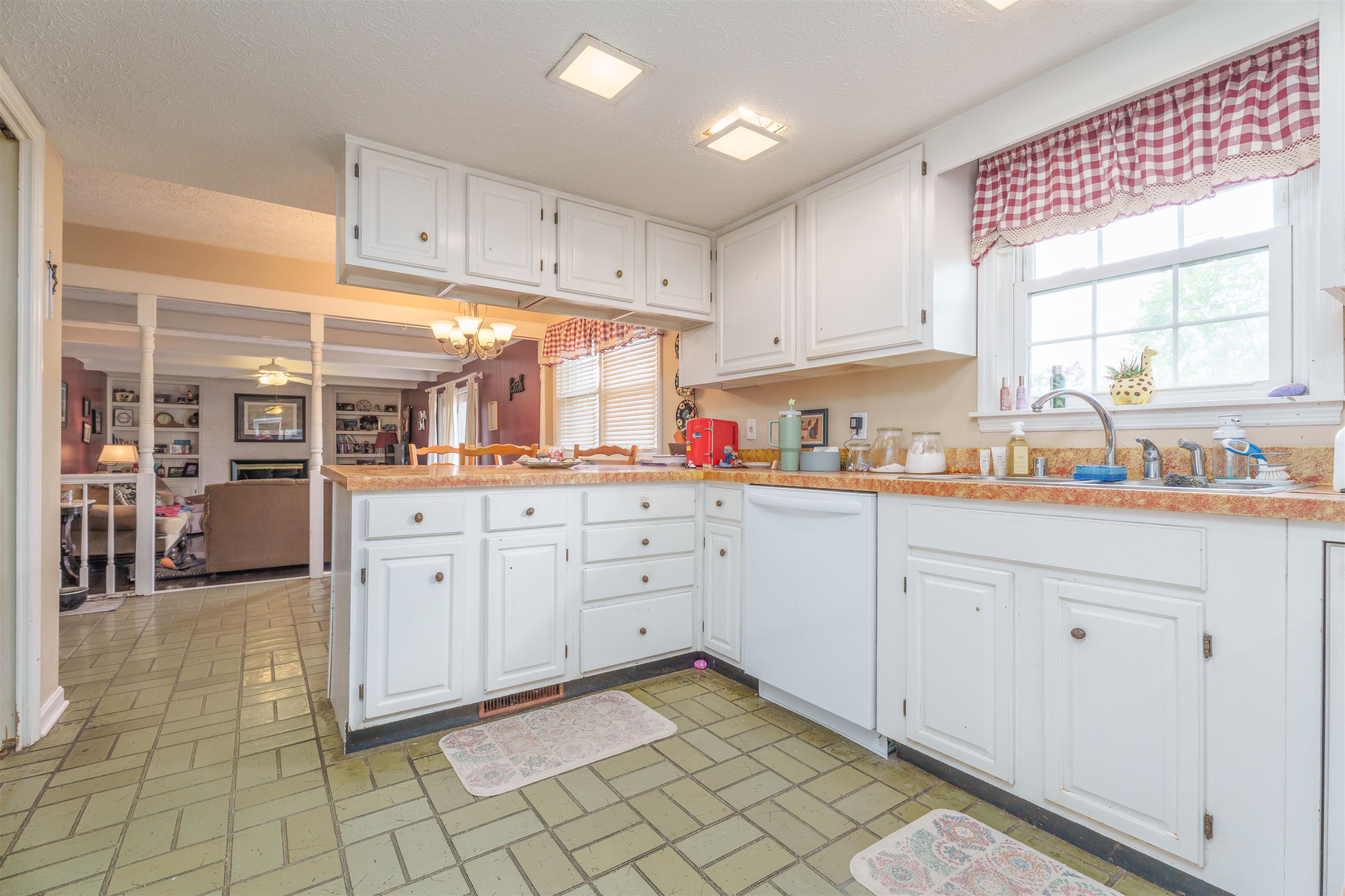3942 Kensington Place, Owensboro, Kentucky 42301, 4 Bedrooms Bedrooms, ,2 BathroomsBathrooms,Single Family Residence,For Sale,Kensington Place,89662