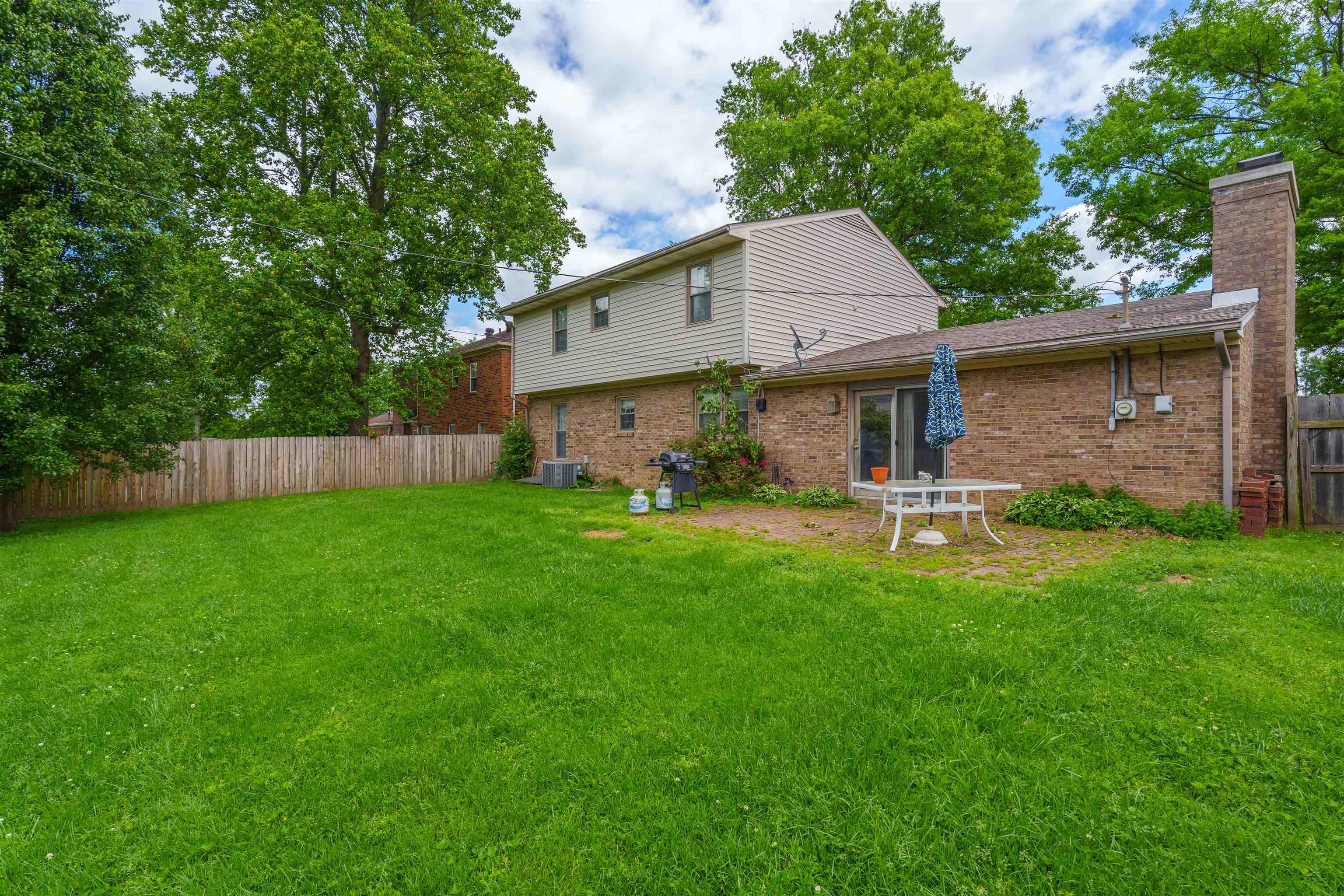 3942 Kensington Place, Owensboro, Kentucky 42301, 4 Bedrooms Bedrooms, ,2 BathroomsBathrooms,Single Family Residence,For Sale,Kensington Place,89662