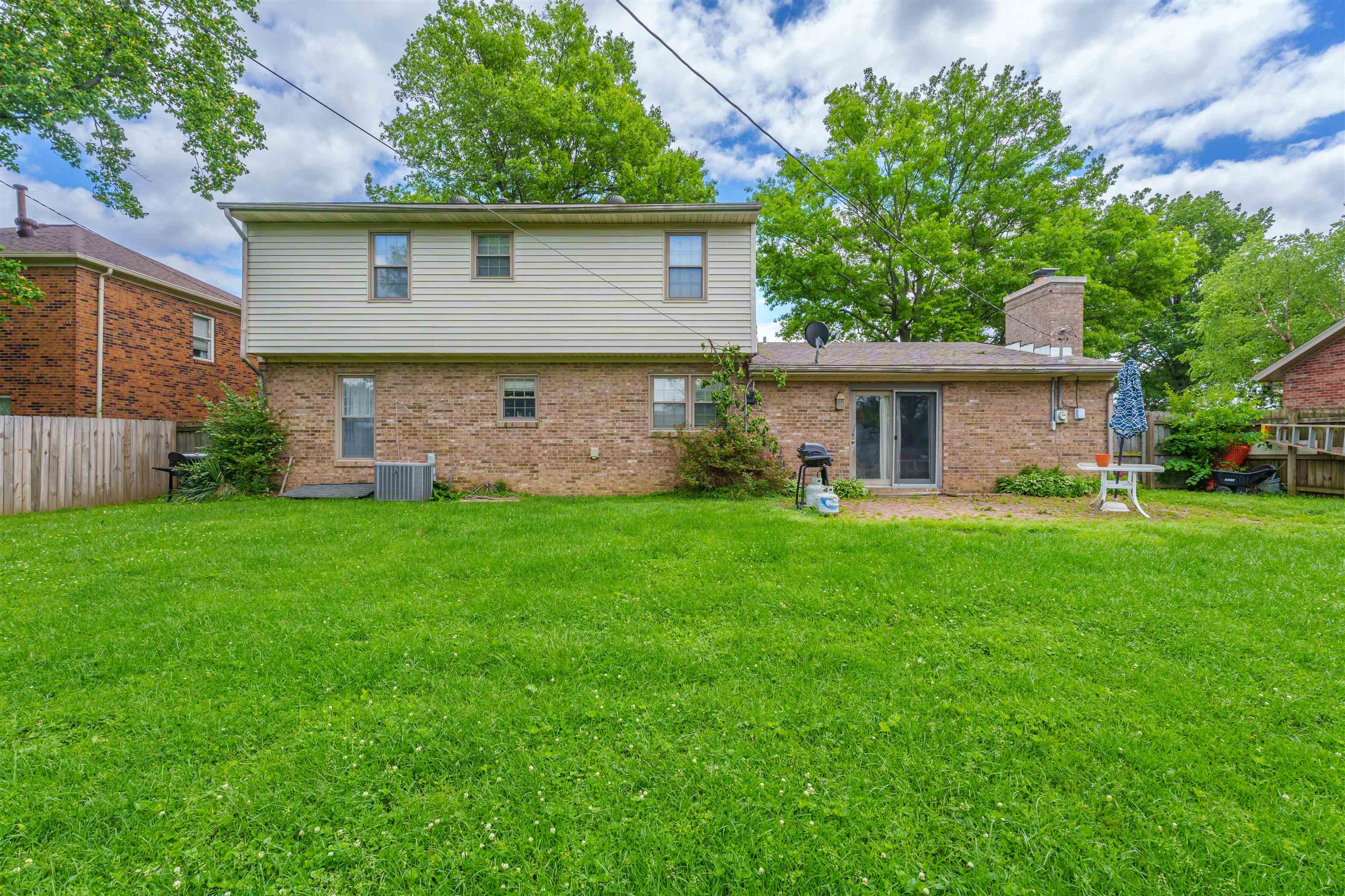 3942 Kensington Place, Owensboro, Kentucky 42301, 4 Bedrooms Bedrooms, ,2 BathroomsBathrooms,Single Family Residence,For Sale,Kensington Place,89662