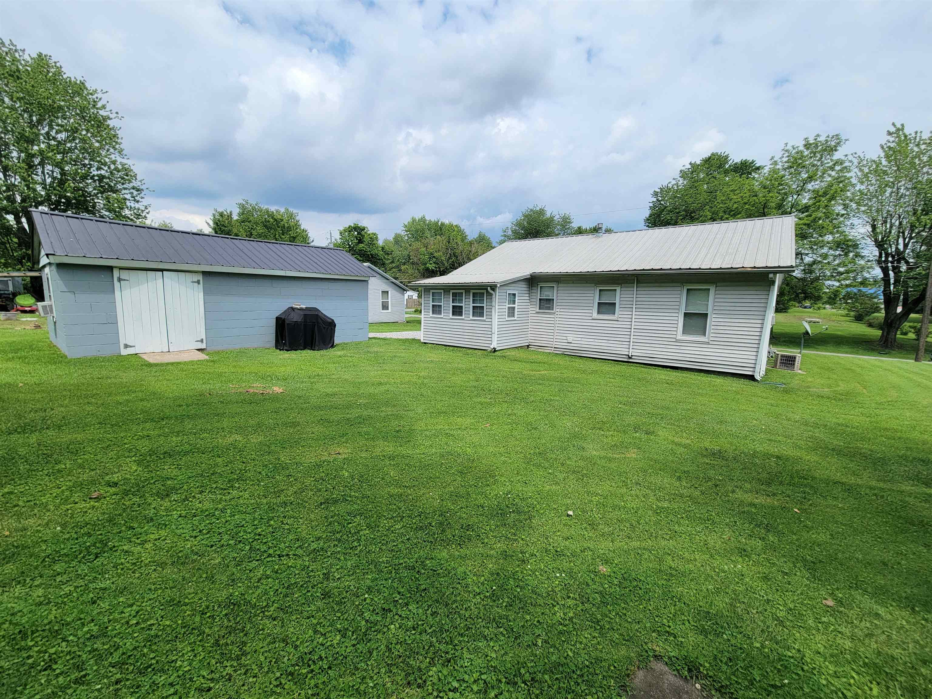 339 Walker Street, Hartford, Kentucky 42347, 2 Bedrooms Bedrooms, ,1 BathroomBathrooms,Single Family Residence,For Sale,Walker Street,89663