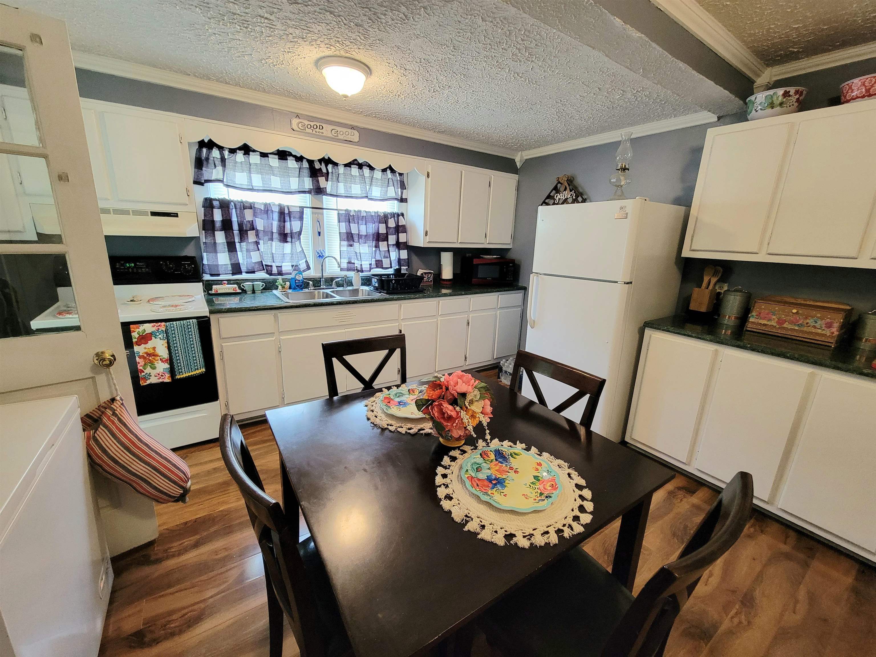 339 Walker Street, Hartford, Kentucky 42347, 2 Bedrooms Bedrooms, ,1 BathroomBathrooms,Single Family Residence,For Sale,Walker Street,89663