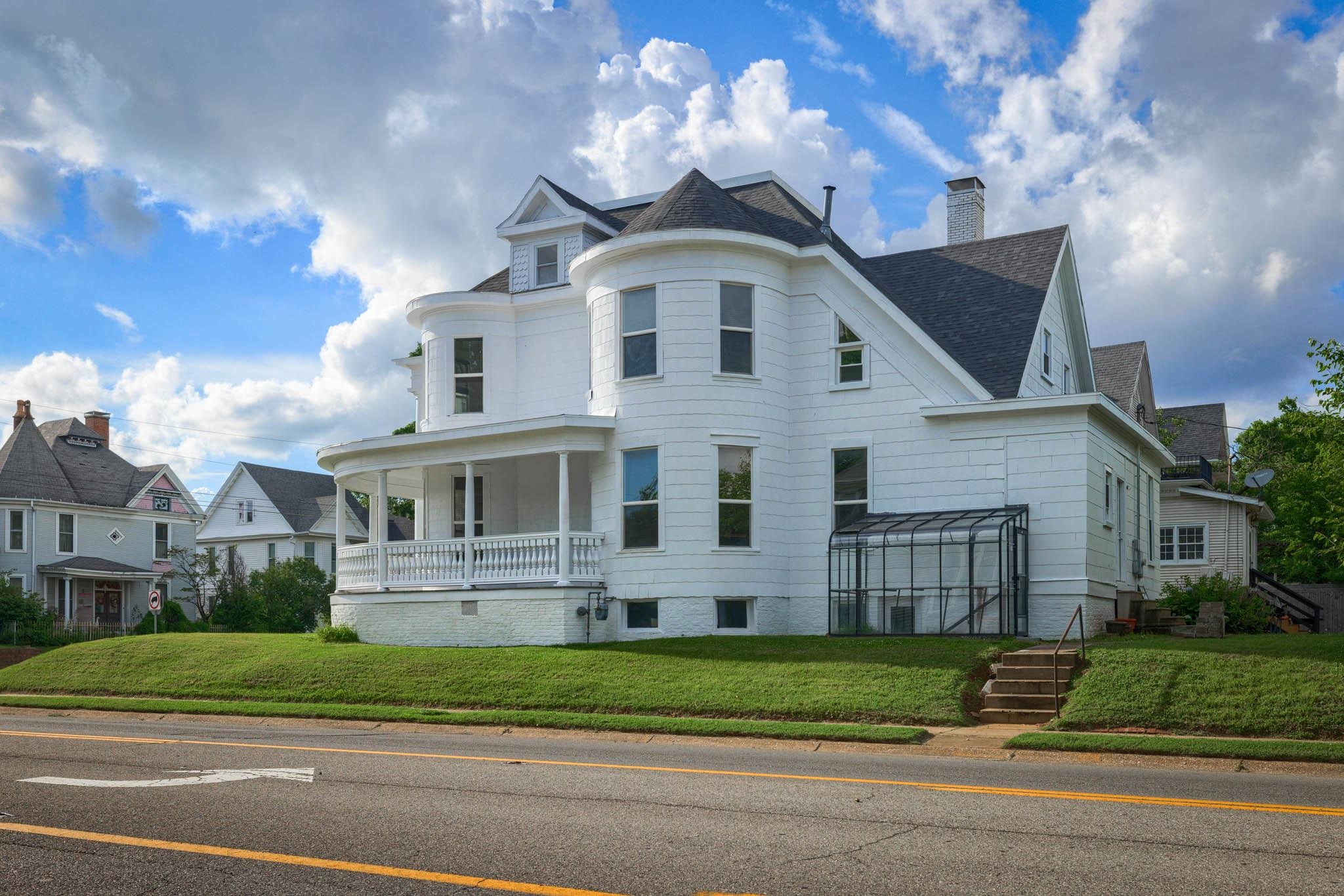1231 Allen St, Owensboro, Kentucky 42303, 4 Bedrooms Bedrooms, ,2 BathroomsBathrooms,Single Family Residence,For Sale,Allen St,89664