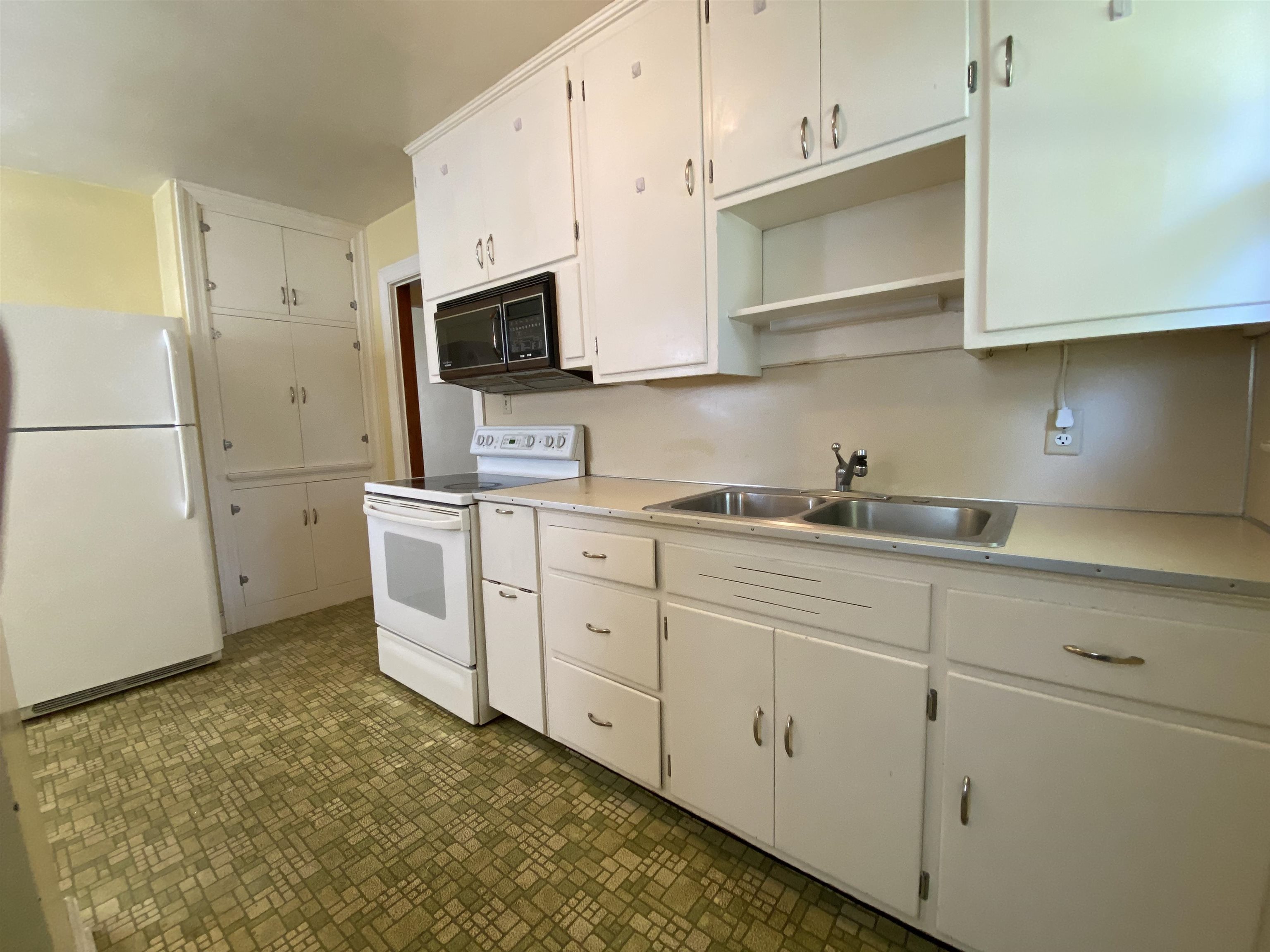 3113 St. Ann Street, Owensboro, Kentucky 42303, 2 Bedrooms Bedrooms, ,1 BathroomBathrooms,Single Family Residence,For Sale,St. Ann Street,89665