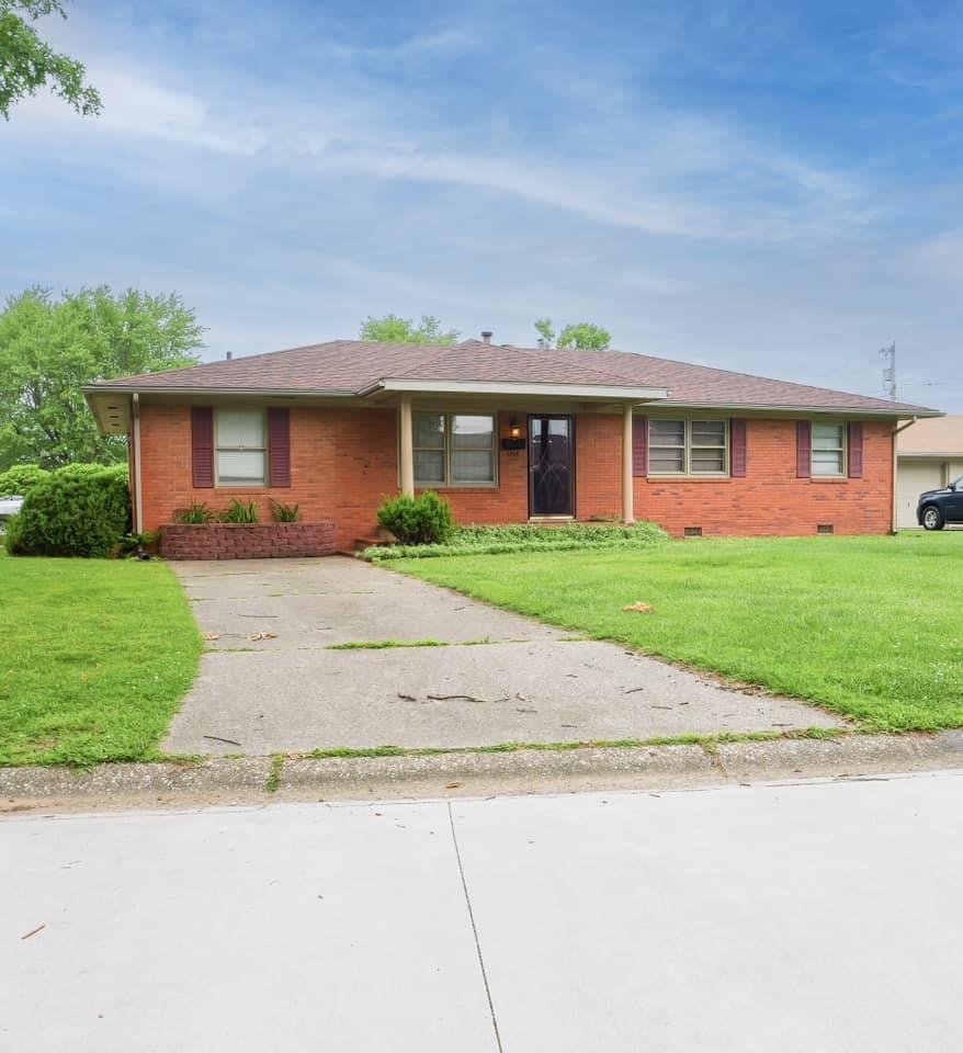 1745 College Dr, Owensboro, Kentucky 42301, 3 Bedrooms Bedrooms, ,2 BathroomsBathrooms,Single Family Residence,For Sale,College Dr,89667