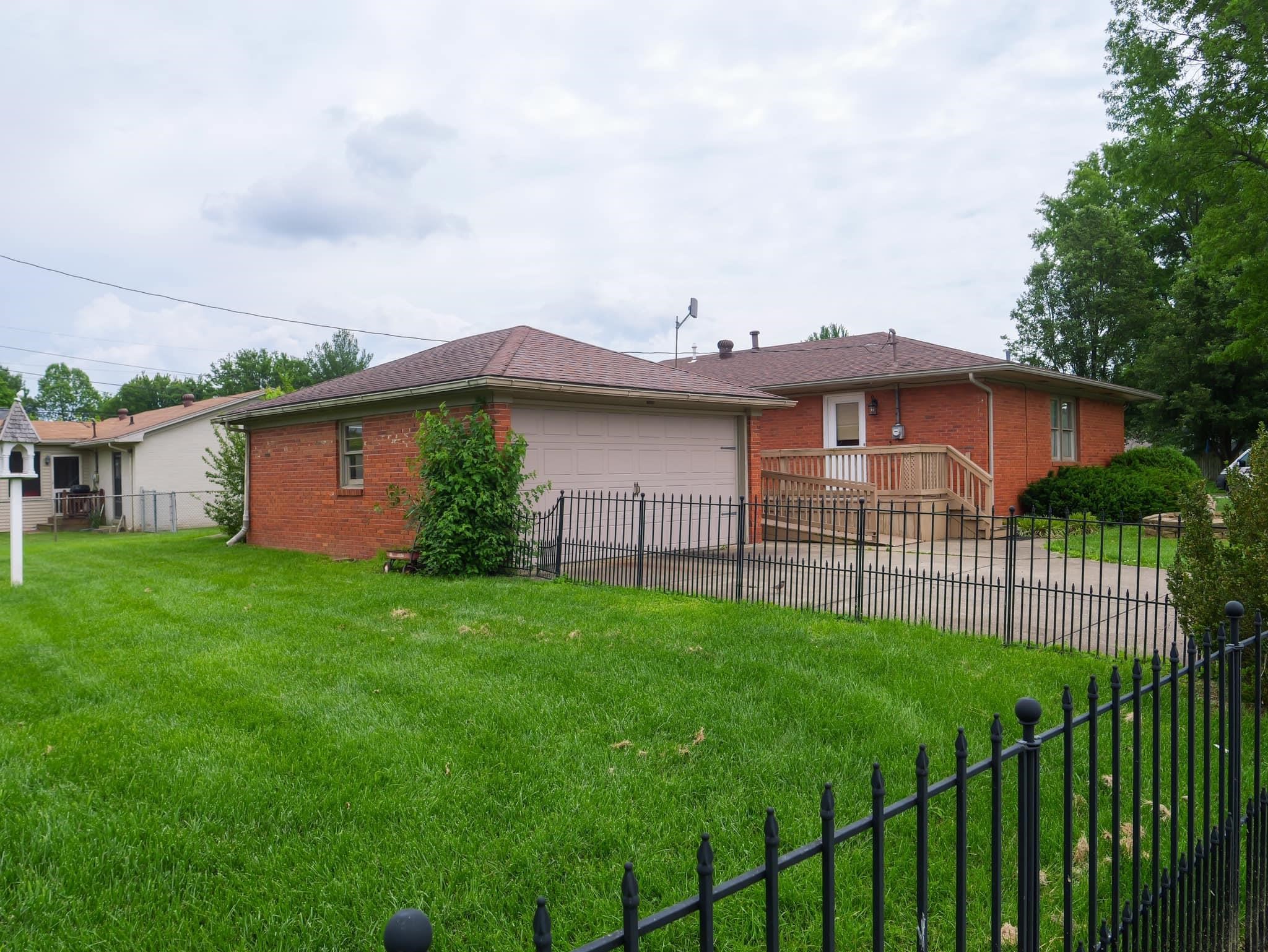 1745 College Dr, Owensboro, Kentucky 42301, 3 Bedrooms Bedrooms, ,2 BathroomsBathrooms,Single Family Residence,For Sale,College Dr,89667