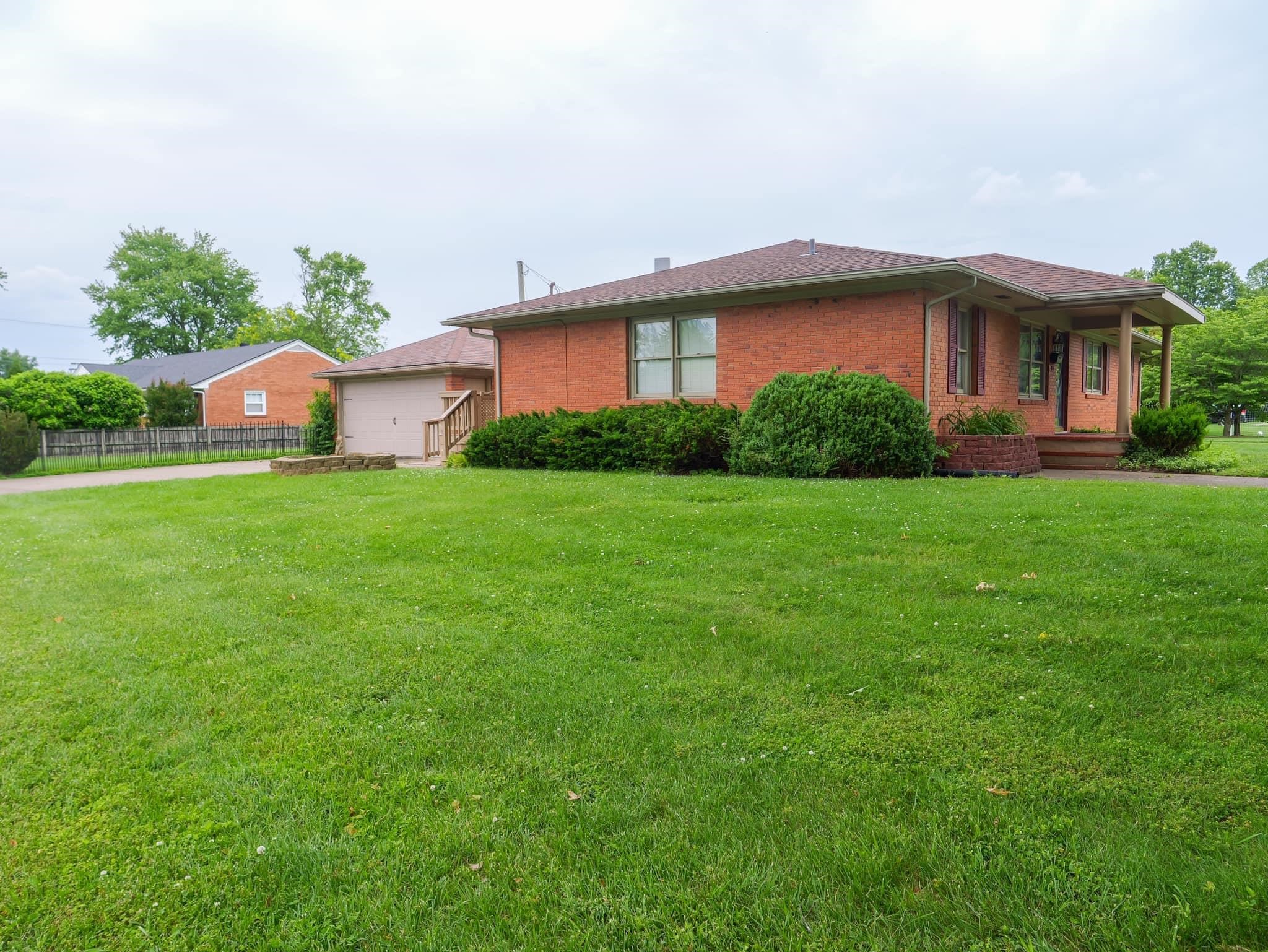 1745 College Dr, Owensboro, Kentucky 42301, 3 Bedrooms Bedrooms, ,2 BathroomsBathrooms,Single Family Residence,For Sale,College Dr,89667