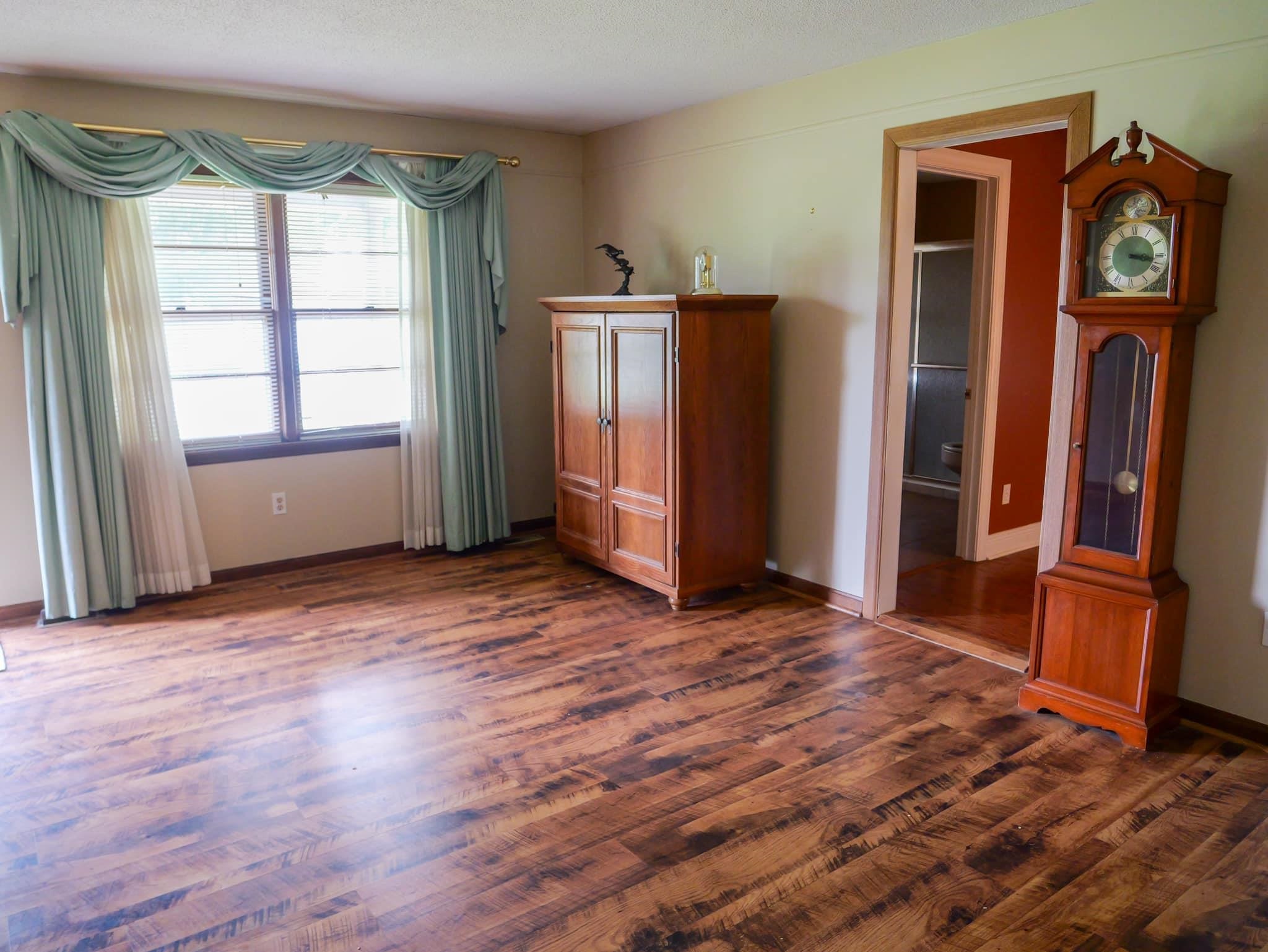 1745 College Dr, Owensboro, Kentucky 42301, 3 Bedrooms Bedrooms, ,2 BathroomsBathrooms,Single Family Residence,For Sale,College Dr,89667