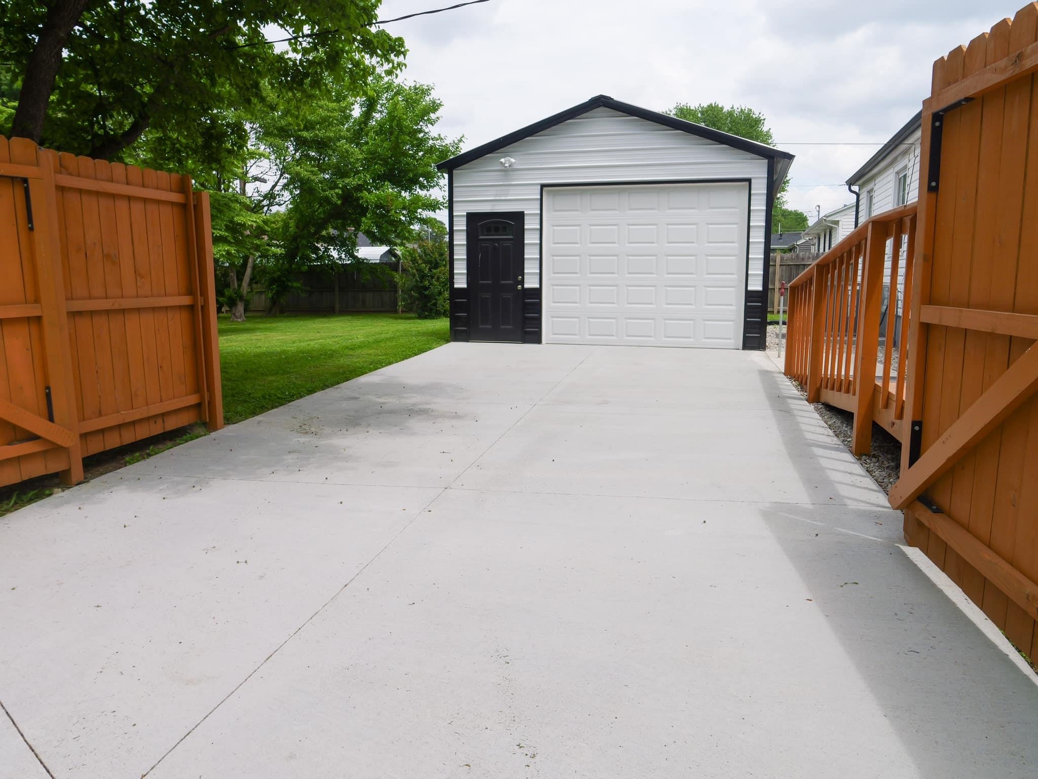 2725 Bittel Road, Owensboro, Kentucky 42301, 2 Bedrooms Bedrooms, ,1 BathroomBathrooms,Single Family Residence,For Sale,Bittel Road,89668