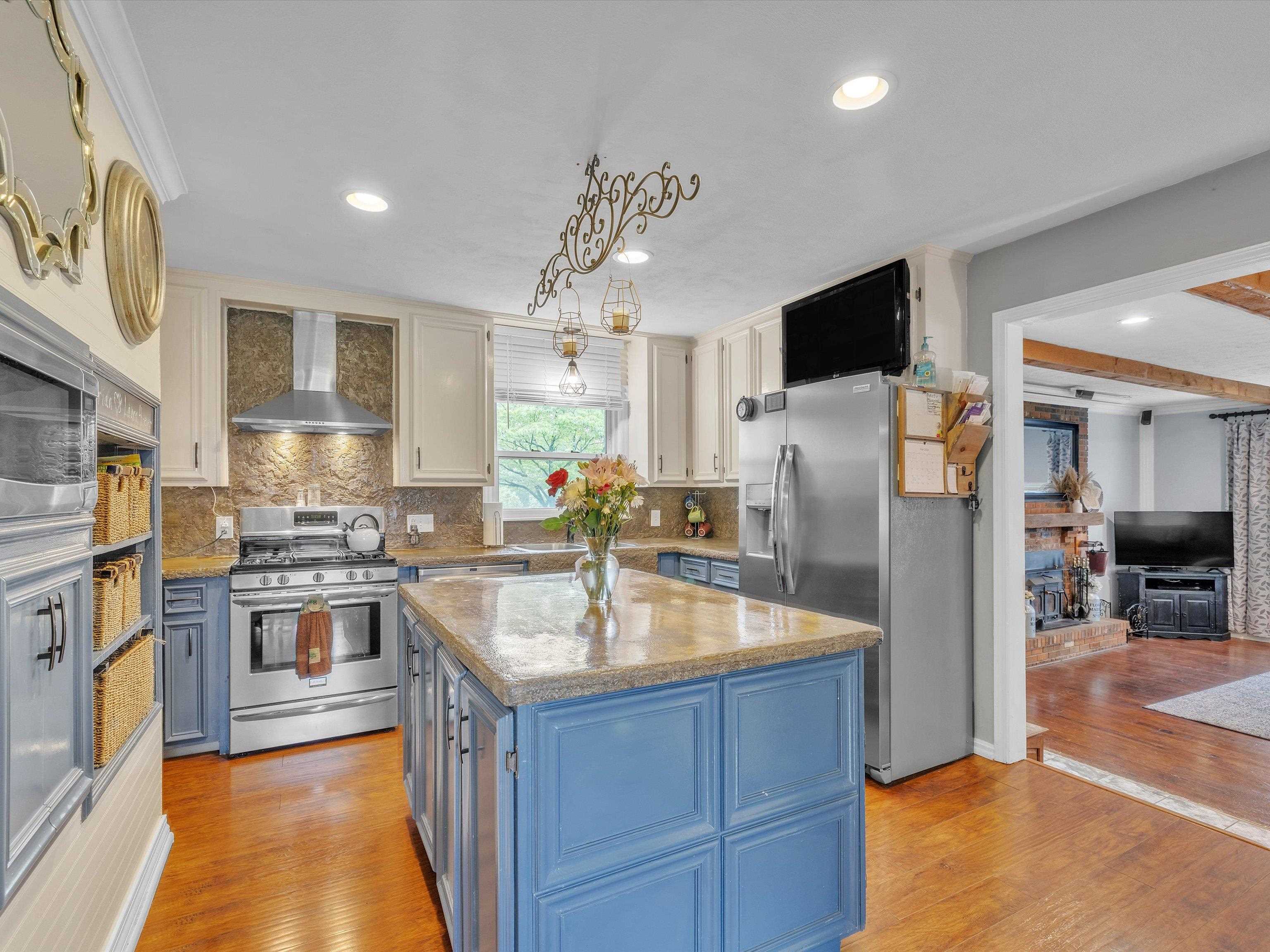 8960 U.S. Highway 231, Utica, Kentucky 42376, 5 Bedrooms Bedrooms, ,3 BathroomsBathrooms,Single Family Residence,For Sale,U.S. Highway 231,89678