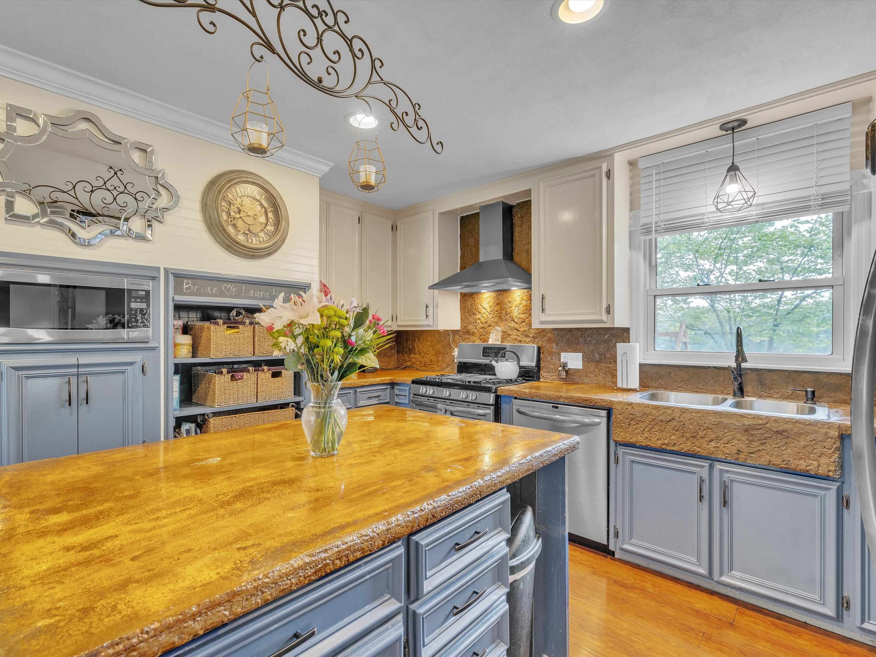 8960 U.S. Highway 231, Utica, Kentucky 42376, 5 Bedrooms Bedrooms, ,3 BathroomsBathrooms,Single Family Residence,For Sale,U.S. Highway 231,89678