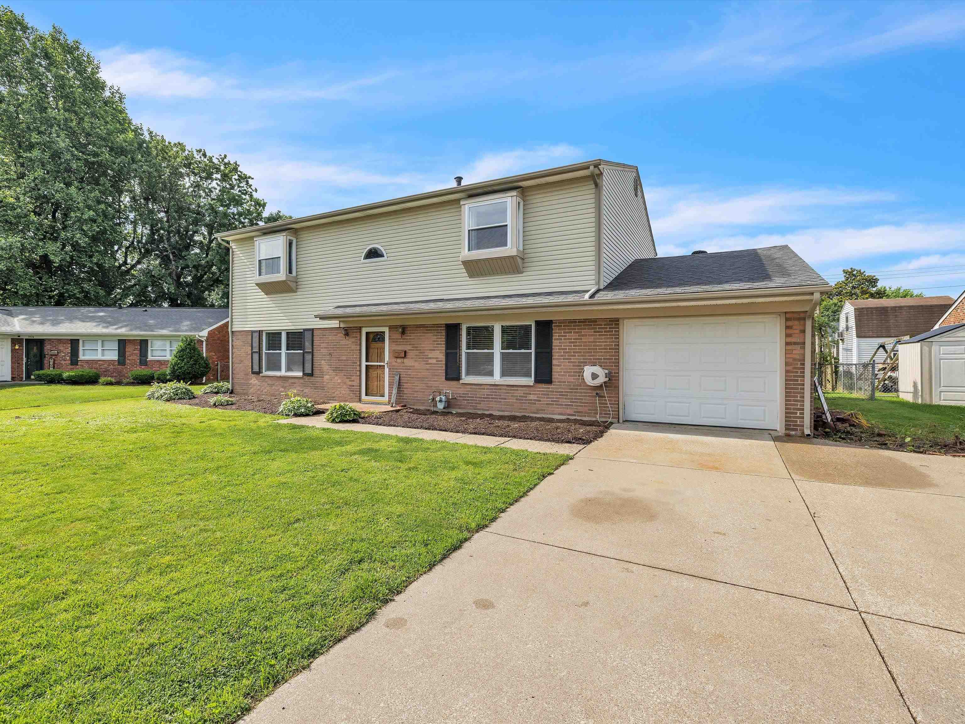 2320 CHATEAUGAY LP, Owensboro, Kentucky 42301, 4 Bedrooms Bedrooms, ,2 BathroomsBathrooms,Single Family Residence,For Sale,CHATEAUGAY LP,89679