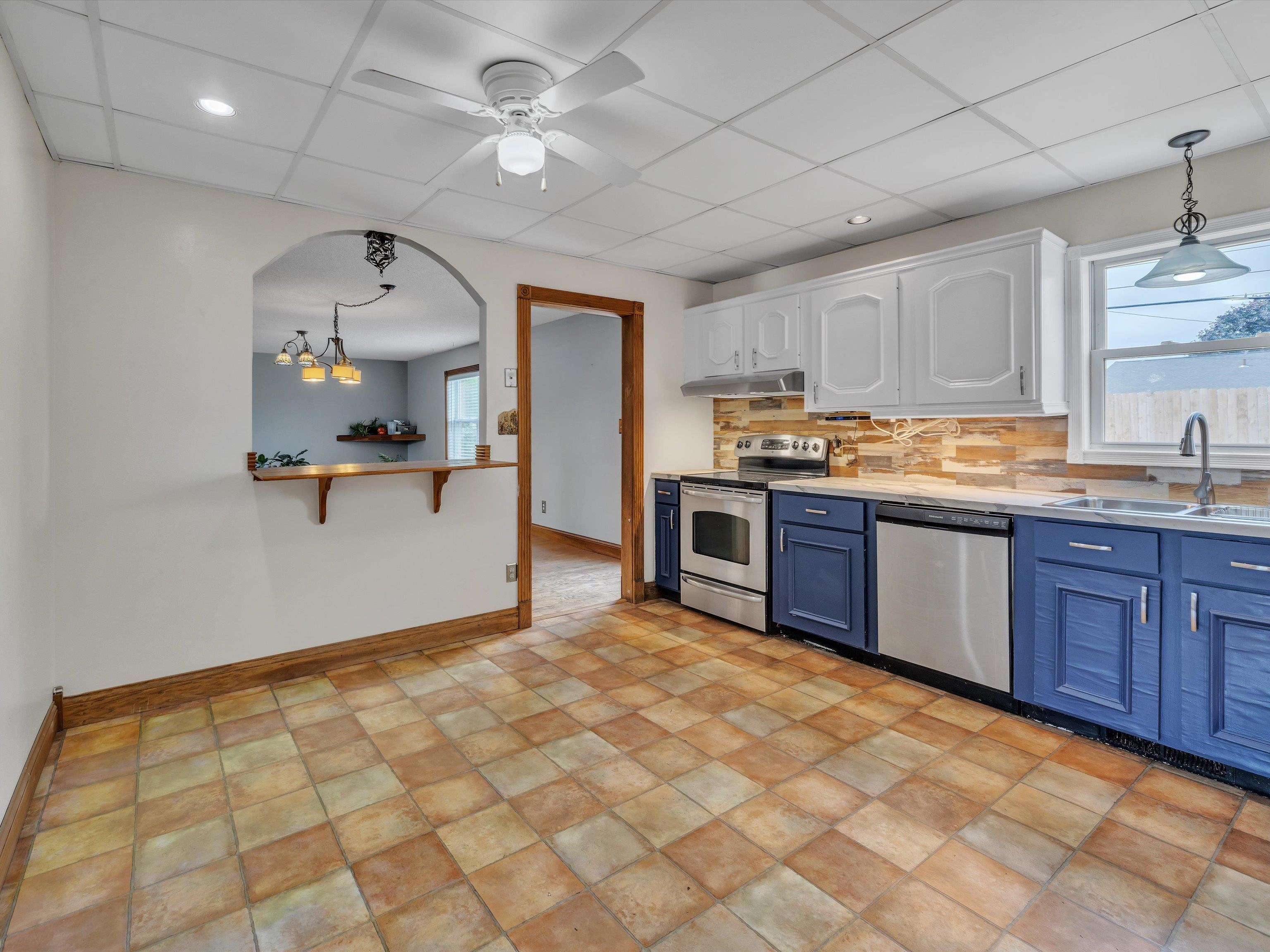 2320 CHATEAUGAY LP, Owensboro, Kentucky 42301, 4 Bedrooms Bedrooms, ,2 BathroomsBathrooms,Single Family Residence,For Sale,CHATEAUGAY LP,89679
