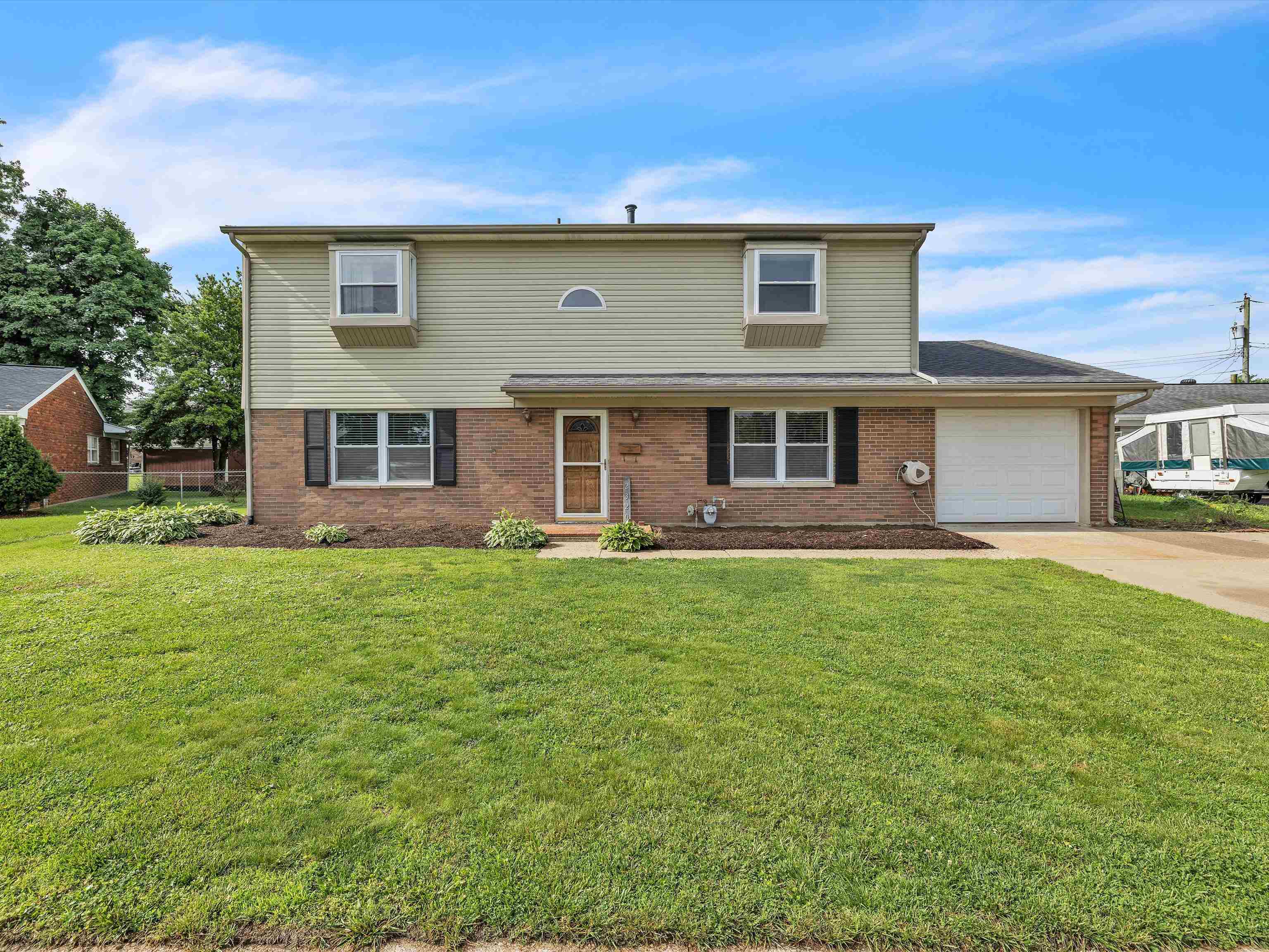 2320 CHATEAUGAY LP, Owensboro, Kentucky 42301, 4 Bedrooms Bedrooms, ,2 BathroomsBathrooms,Single Family Residence,For Sale,CHATEAUGAY LP,89679