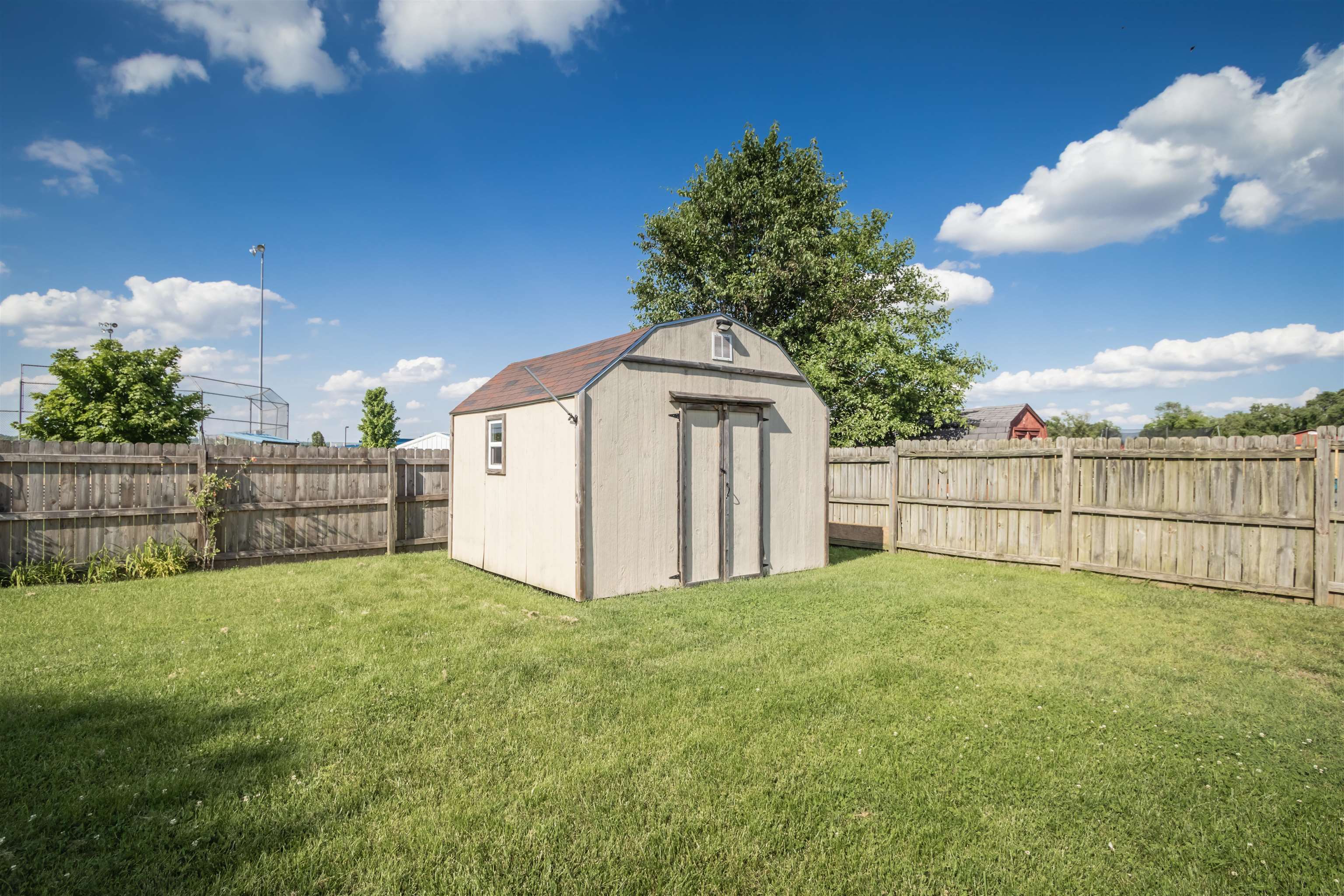 5373 Meadow Run Dr, Owensboro, Kentucky 42301, 3 Bedrooms Bedrooms, ,2 BathroomsBathrooms,Single Family Residence,For Sale,Meadow Run Dr,89684