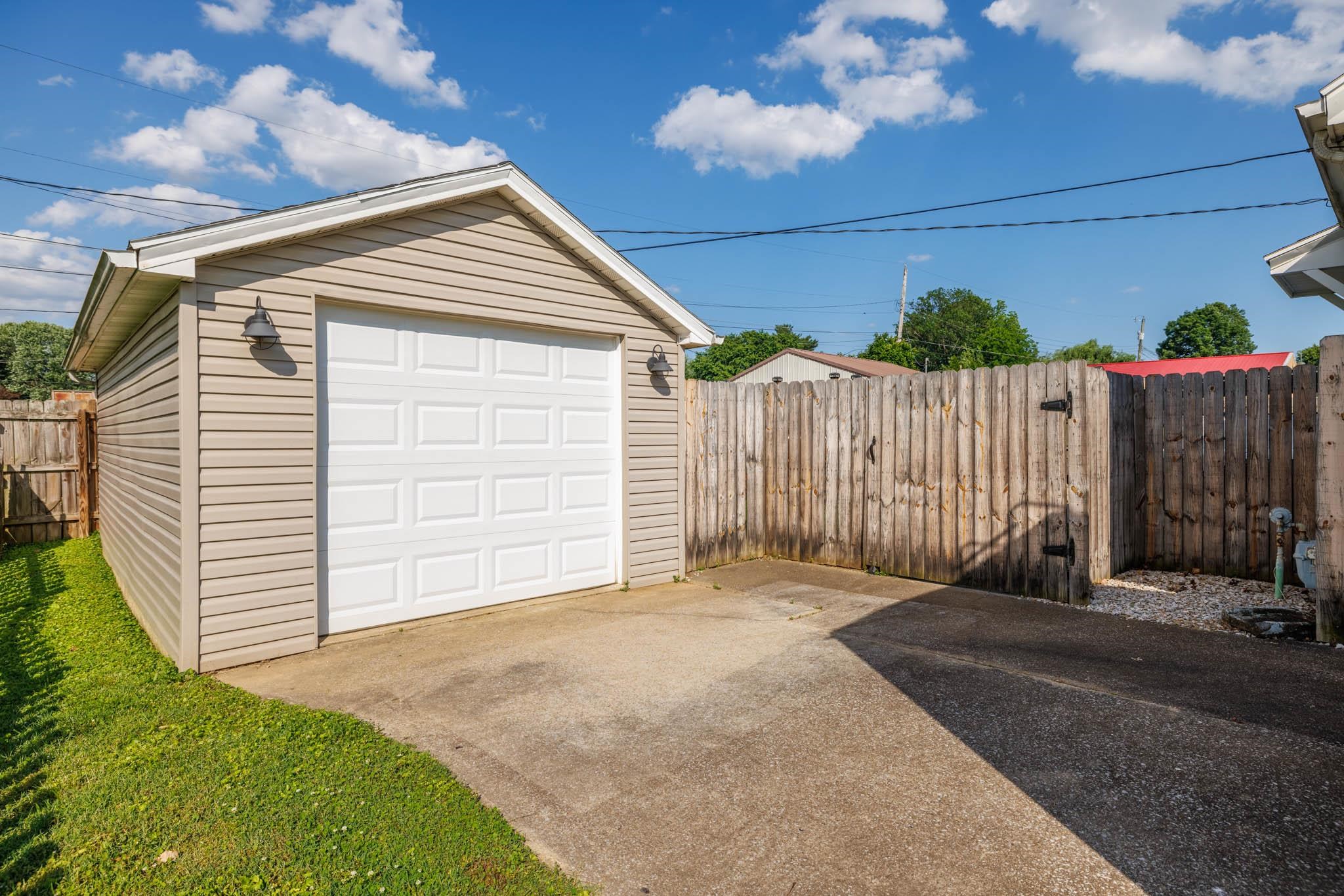 213 Redbud Rd, Owensboro, Kentucky 42303, 3 Bedrooms Bedrooms, ,1 BathroomBathrooms,Single Family Residence,For Sale,Redbud Rd,89687