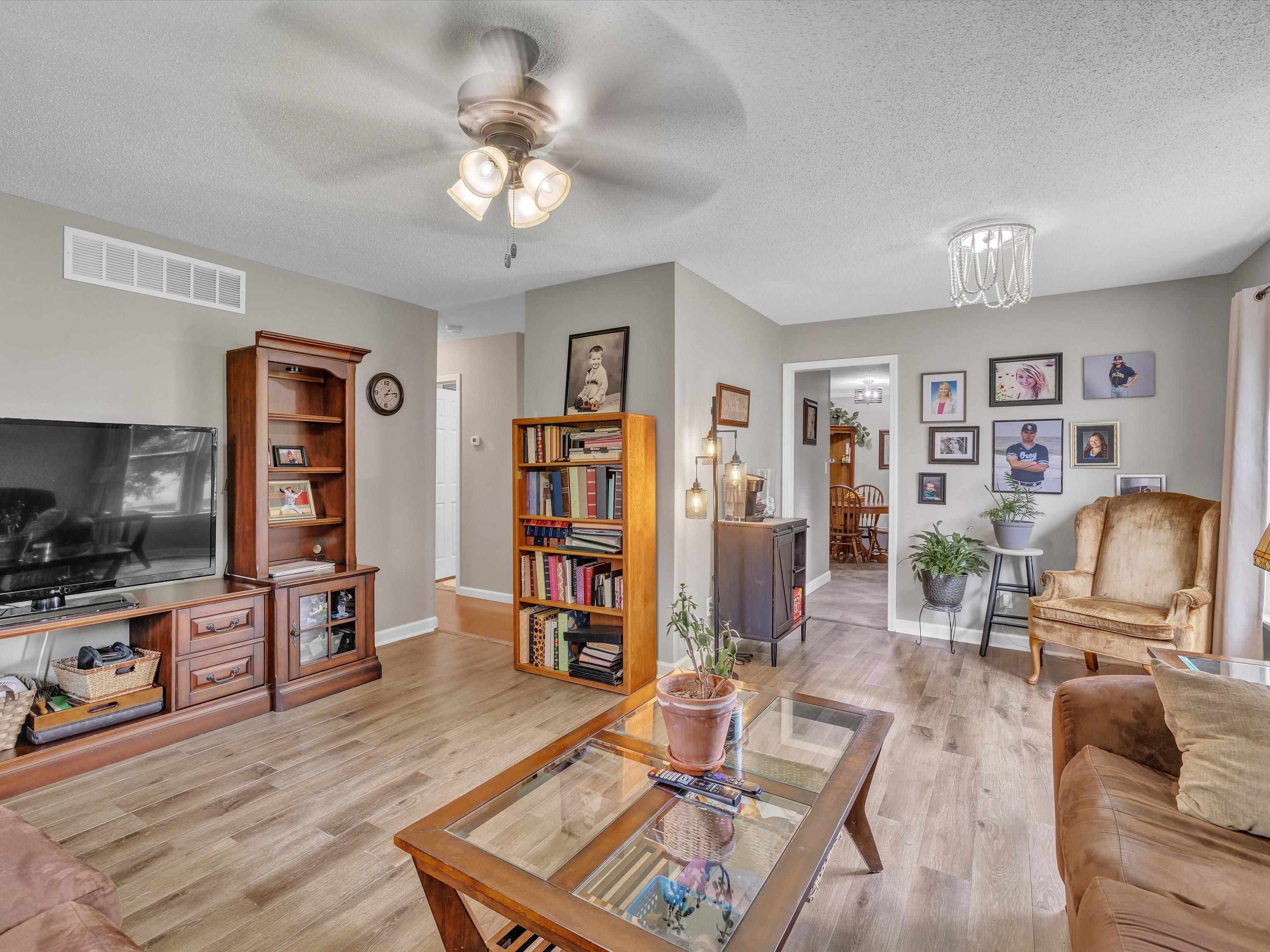 135 Donna Lou Lane, Hawesville, Kentucky 42348, 3 Bedrooms Bedrooms, ,2 BathroomsBathrooms,Single Family Residence,For Sale,Donna Lou Lane,89694