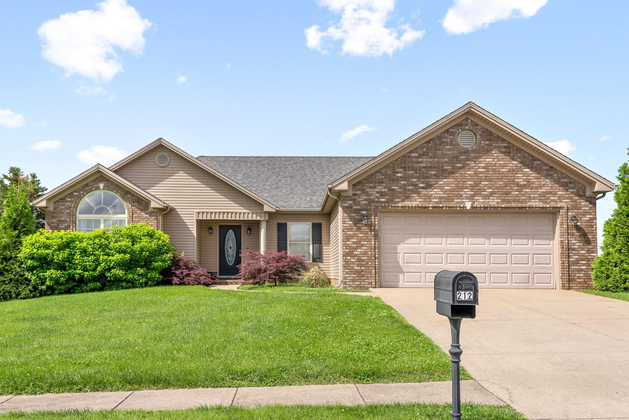 212 westminster pl, Hopkinsville, Kentucky 42240, 3 Bedrooms Bedrooms, ,2 BathroomsBathrooms,Single Family Residence,For Sale,westminster pl,89697