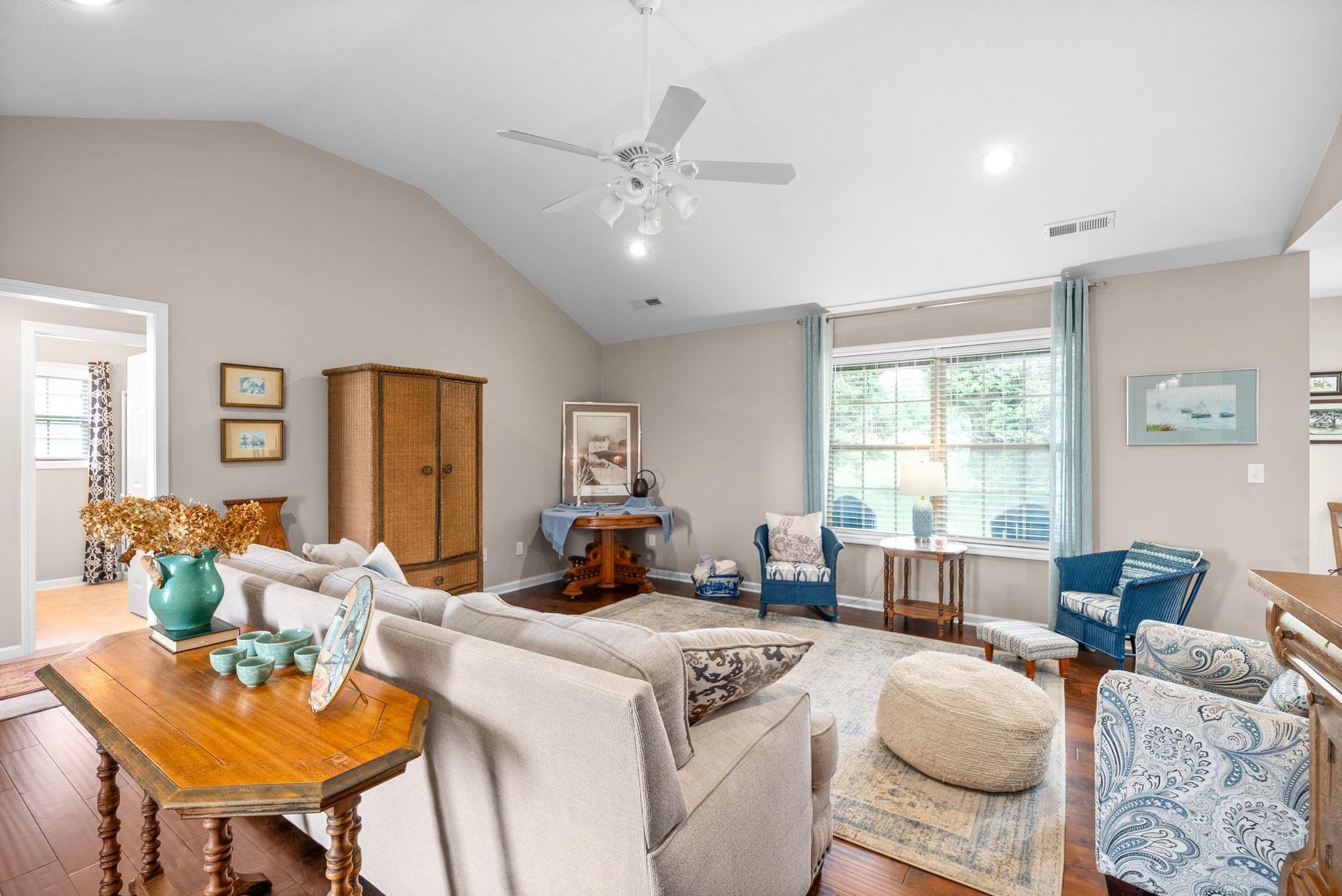 212 westminster pl, Hopkinsville, Kentucky 42240, 3 Bedrooms Bedrooms, ,2 BathroomsBathrooms,Single Family Residence,For Sale,westminster pl,89697