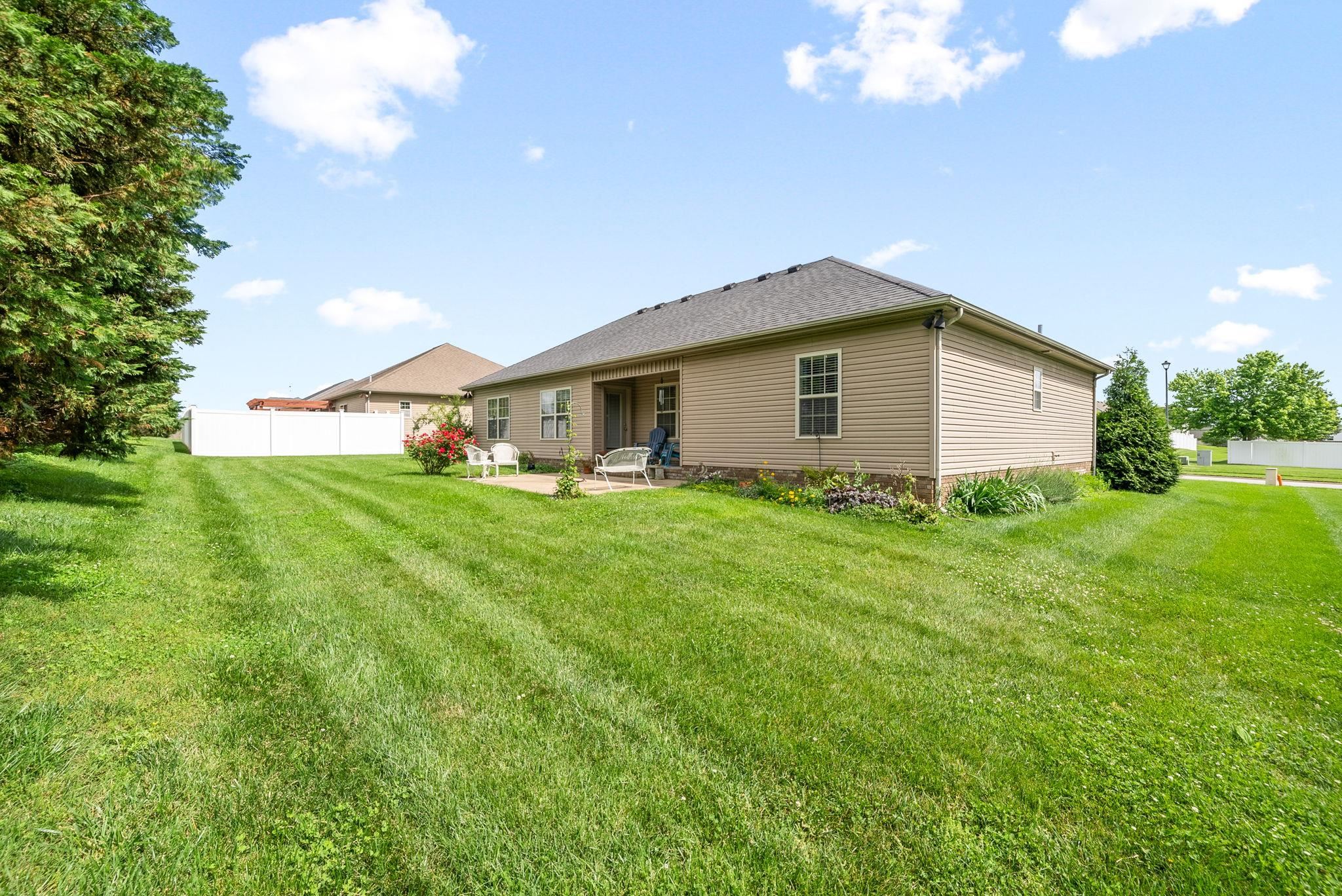 212 westminster pl, Hopkinsville, Kentucky 42240, 3 Bedrooms Bedrooms, ,2 BathroomsBathrooms,Single Family Residence,For Sale,westminster pl,89697