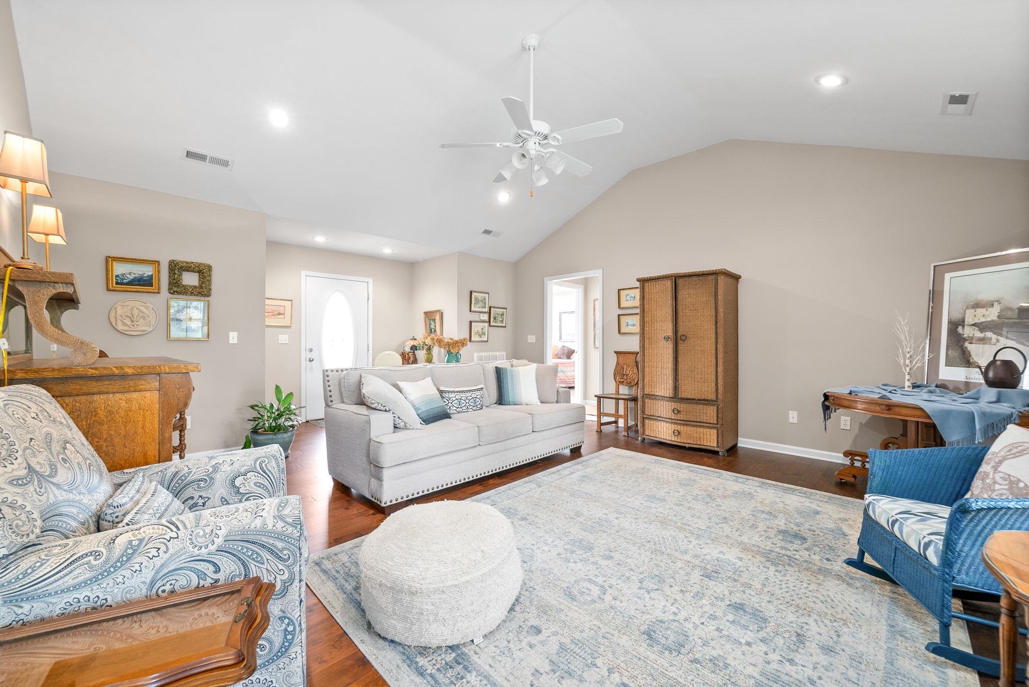 212 westminster pl, Hopkinsville, Kentucky 42240, 3 Bedrooms Bedrooms, ,2 BathroomsBathrooms,Single Family Residence,For Sale,westminster pl,89697