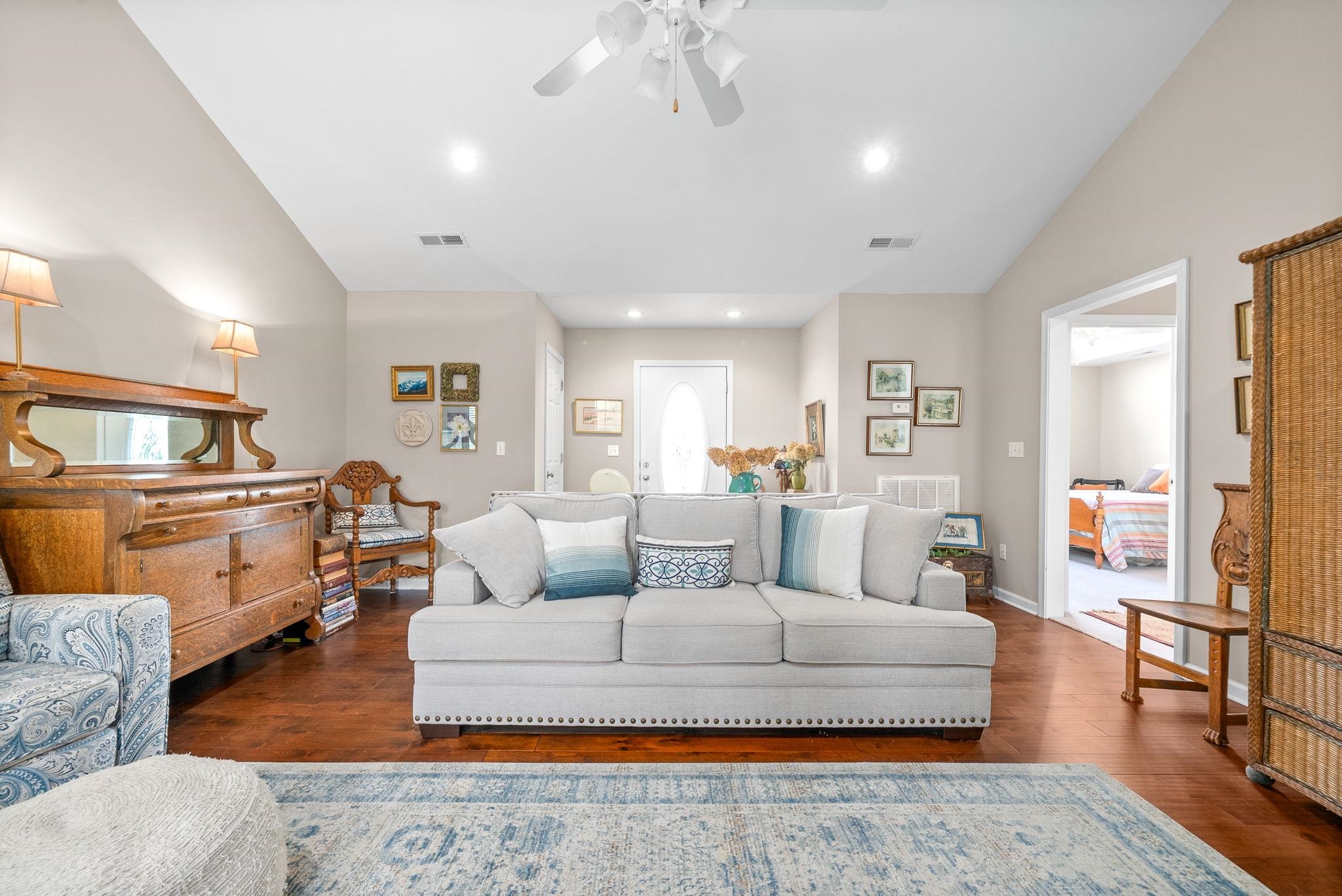 212 westminster pl, Hopkinsville, Kentucky 42240, 3 Bedrooms Bedrooms, ,2 BathroomsBathrooms,Single Family Residence,For Sale,westminster pl,89697