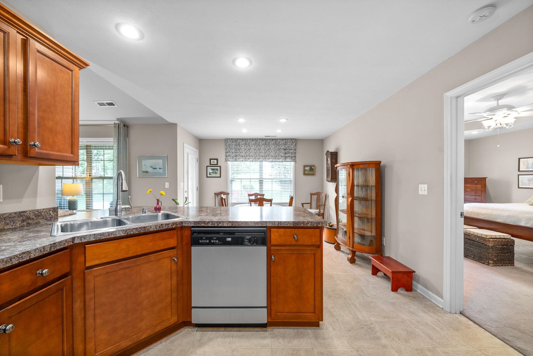 212 westminster pl, Hopkinsville, Kentucky 42240, 3 Bedrooms Bedrooms, ,2 BathroomsBathrooms,Single Family Residence,For Sale,westminster pl,89697