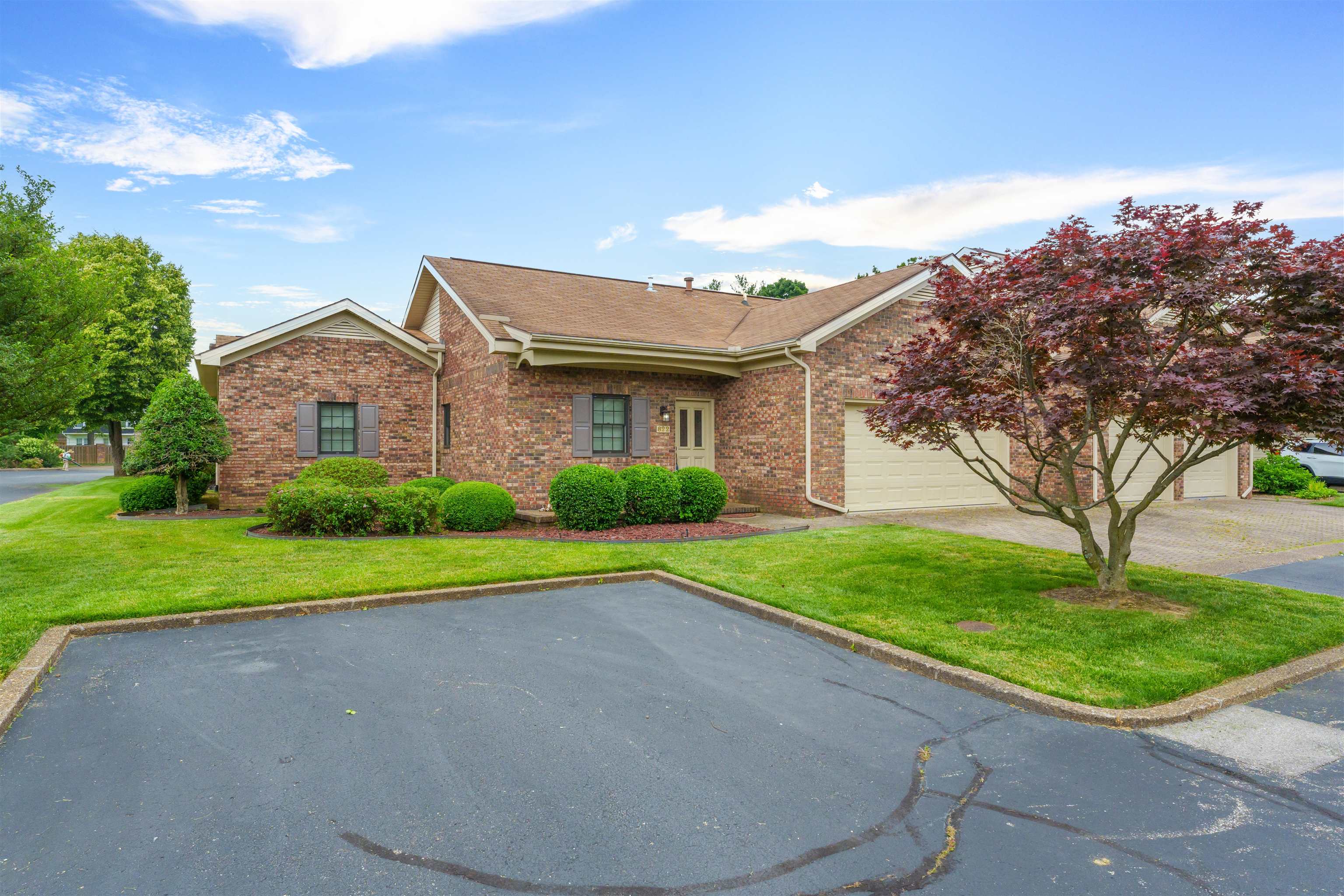 822 Live Oak Place, Owensboro, Kentucky 42303, 2 Bedrooms Bedrooms, ,2 BathroomsBathrooms,Townhouse,For Sale,Live Oak Place,89705