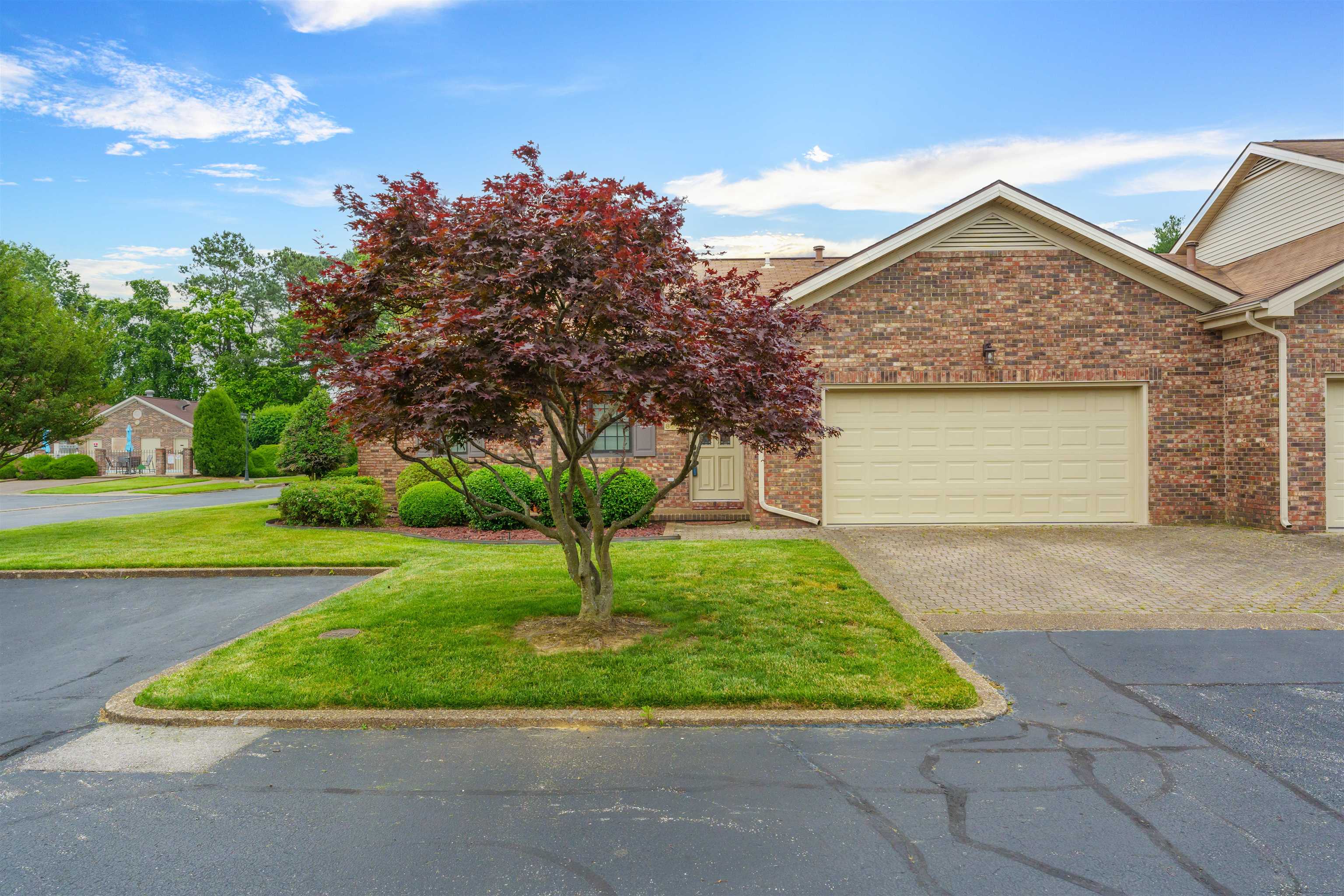 822 Live Oak Place, Owensboro, Kentucky 42303, 2 Bedrooms Bedrooms, ,2 BathroomsBathrooms,Townhouse,For Sale,Live Oak Place,89705