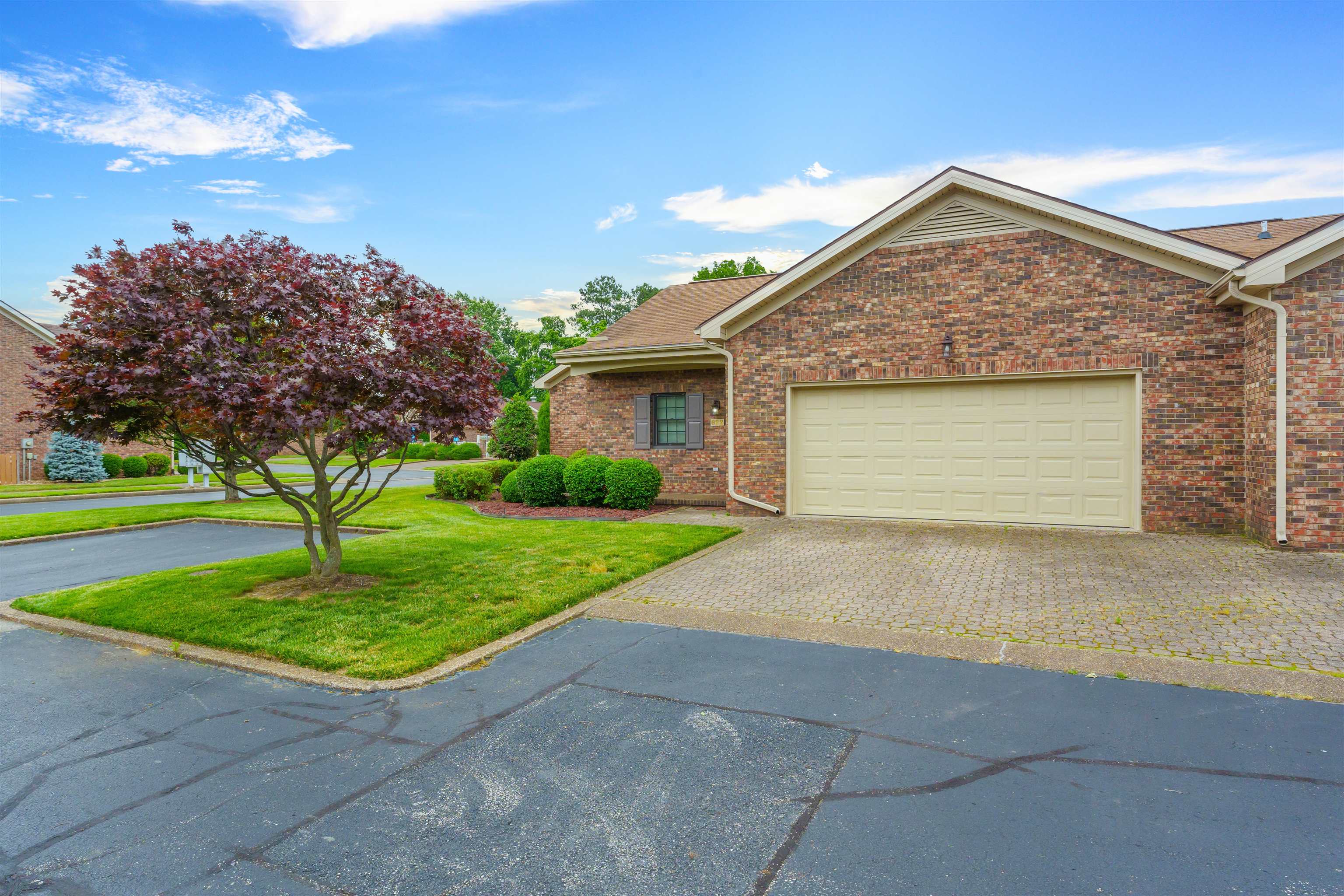822 Live Oak Place, Owensboro, Kentucky 42303, 2 Bedrooms Bedrooms, ,2 BathroomsBathrooms,Townhouse,For Sale,Live Oak Place,89705