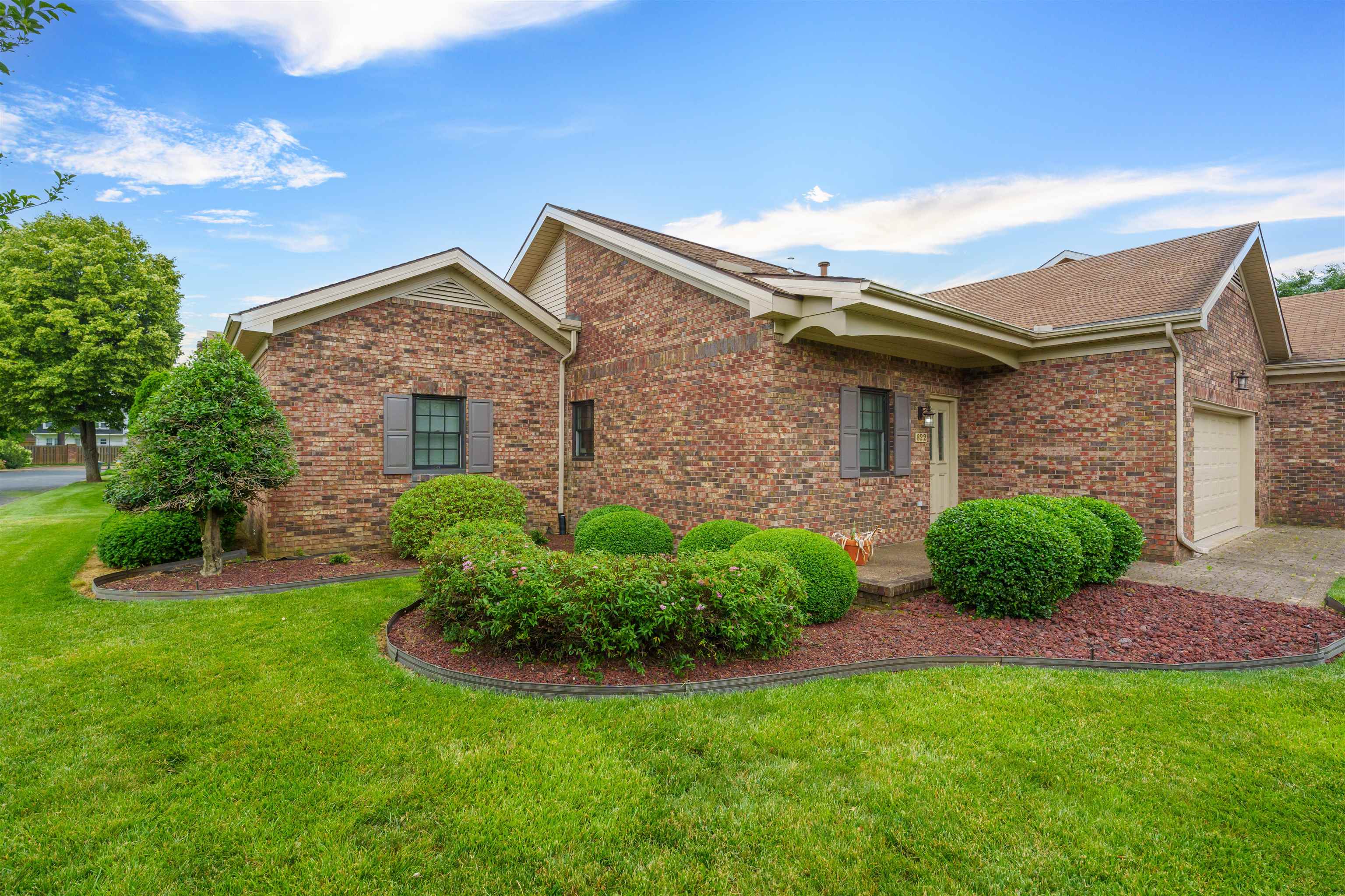 822 Live Oak Place, Owensboro, Kentucky 42303, 2 Bedrooms Bedrooms, ,2 BathroomsBathrooms,Townhouse,For Sale,Live Oak Place,89705
