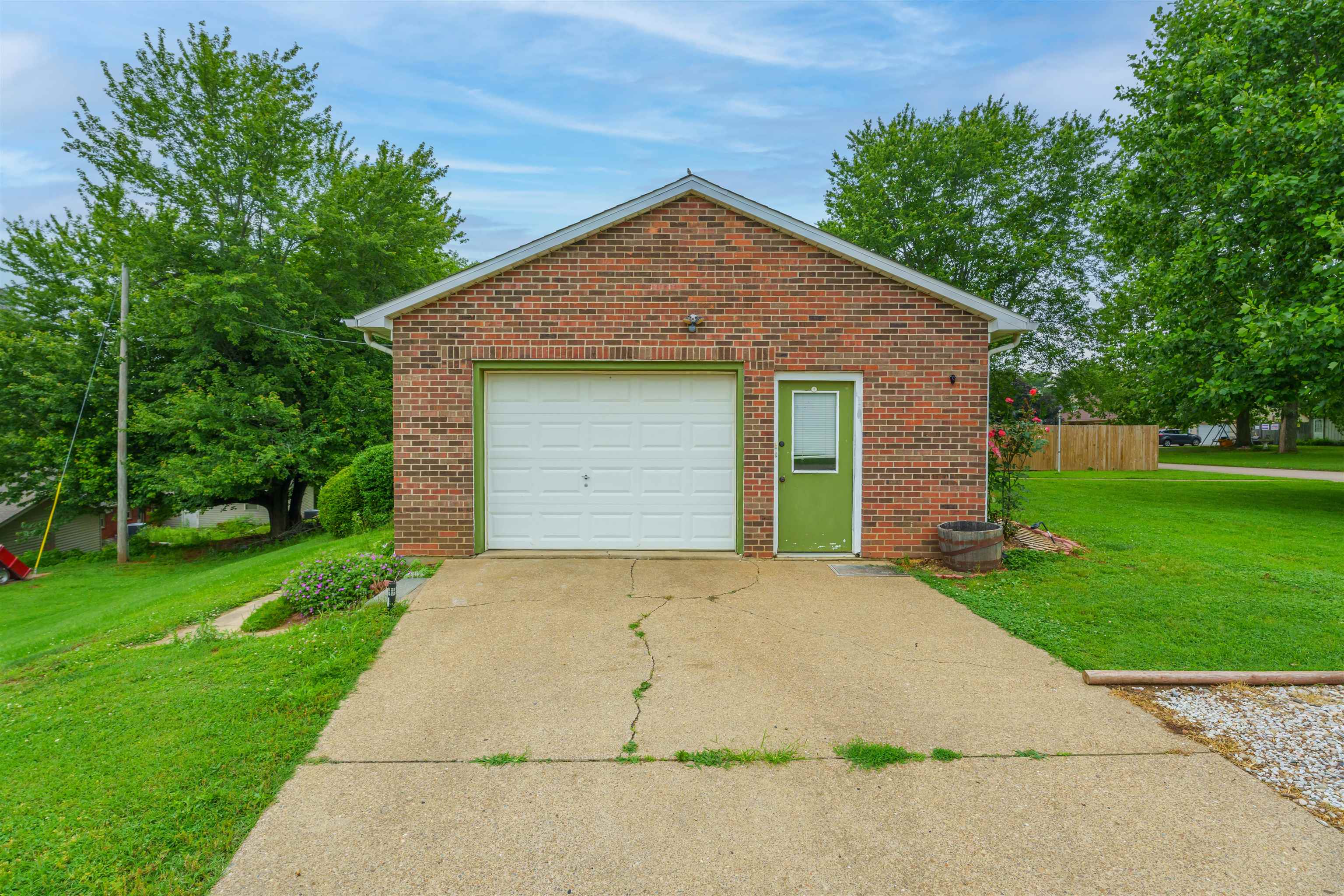 8524 Eastland Dr, Spottsville, Kentucky 42458, 4 Bedrooms Bedrooms, ,2 BathroomsBathrooms,Single Family Residence,For Sale,Eastland Dr,89709