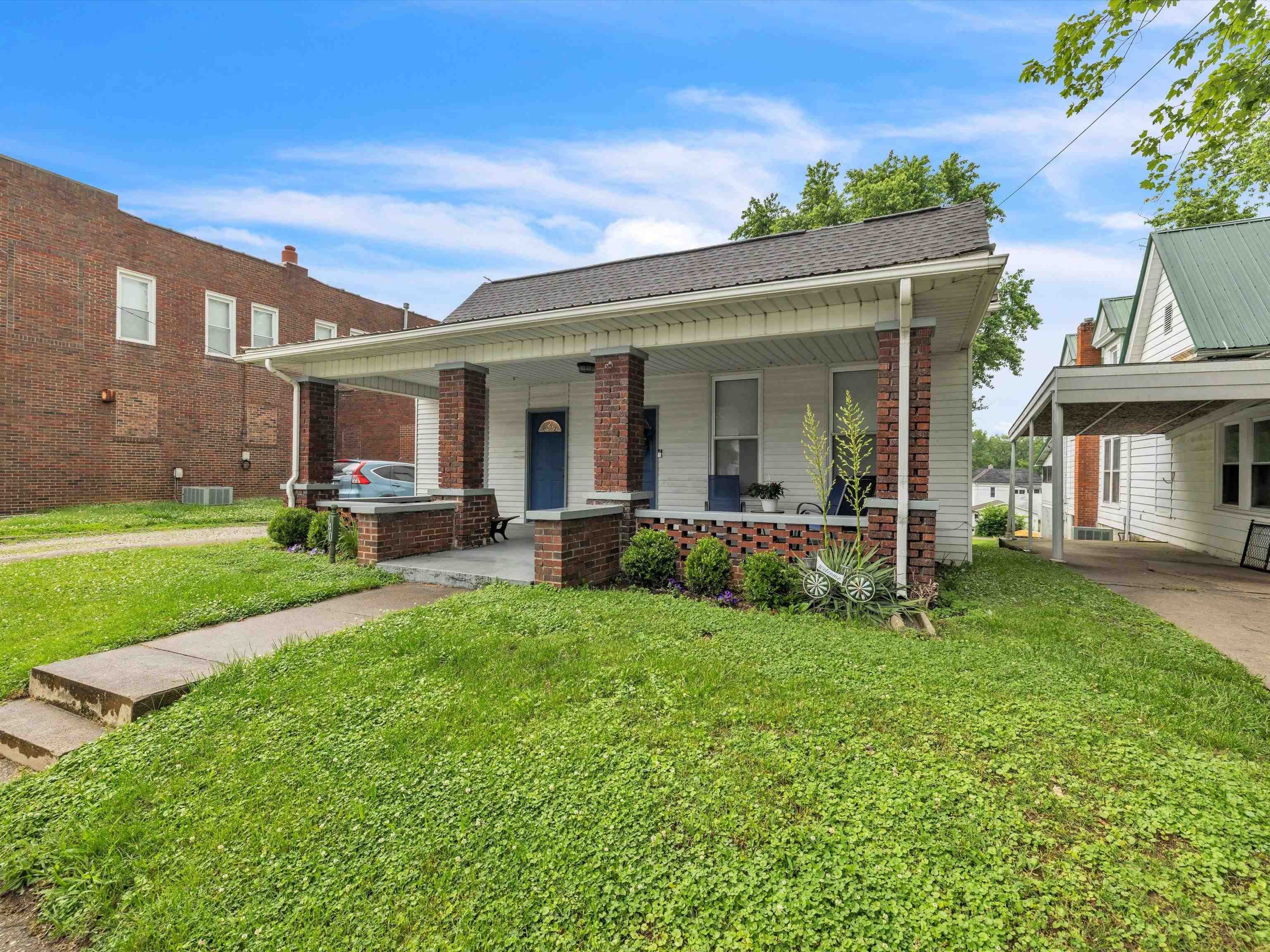 140 Main St, Hawesville, Kentucky 42348, 2 Bedrooms Bedrooms, ,1 BathroomBathrooms,Single Family Residence,For Sale,Main St,89713
