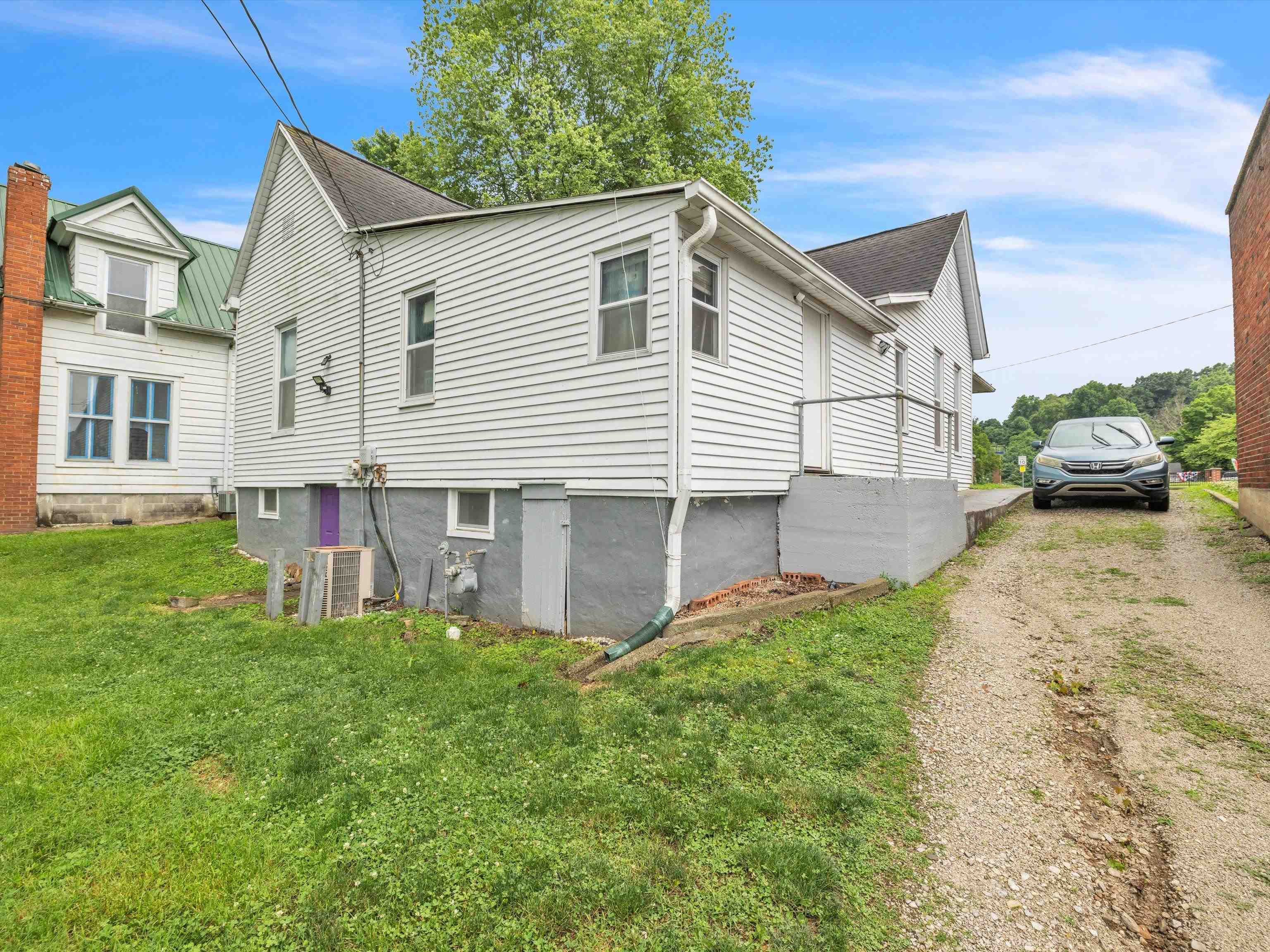 140 Main St, Hawesville, Kentucky 42348, 2 Bedrooms Bedrooms, ,1 BathroomBathrooms,Single Family Residence,For Sale,Main St,89713