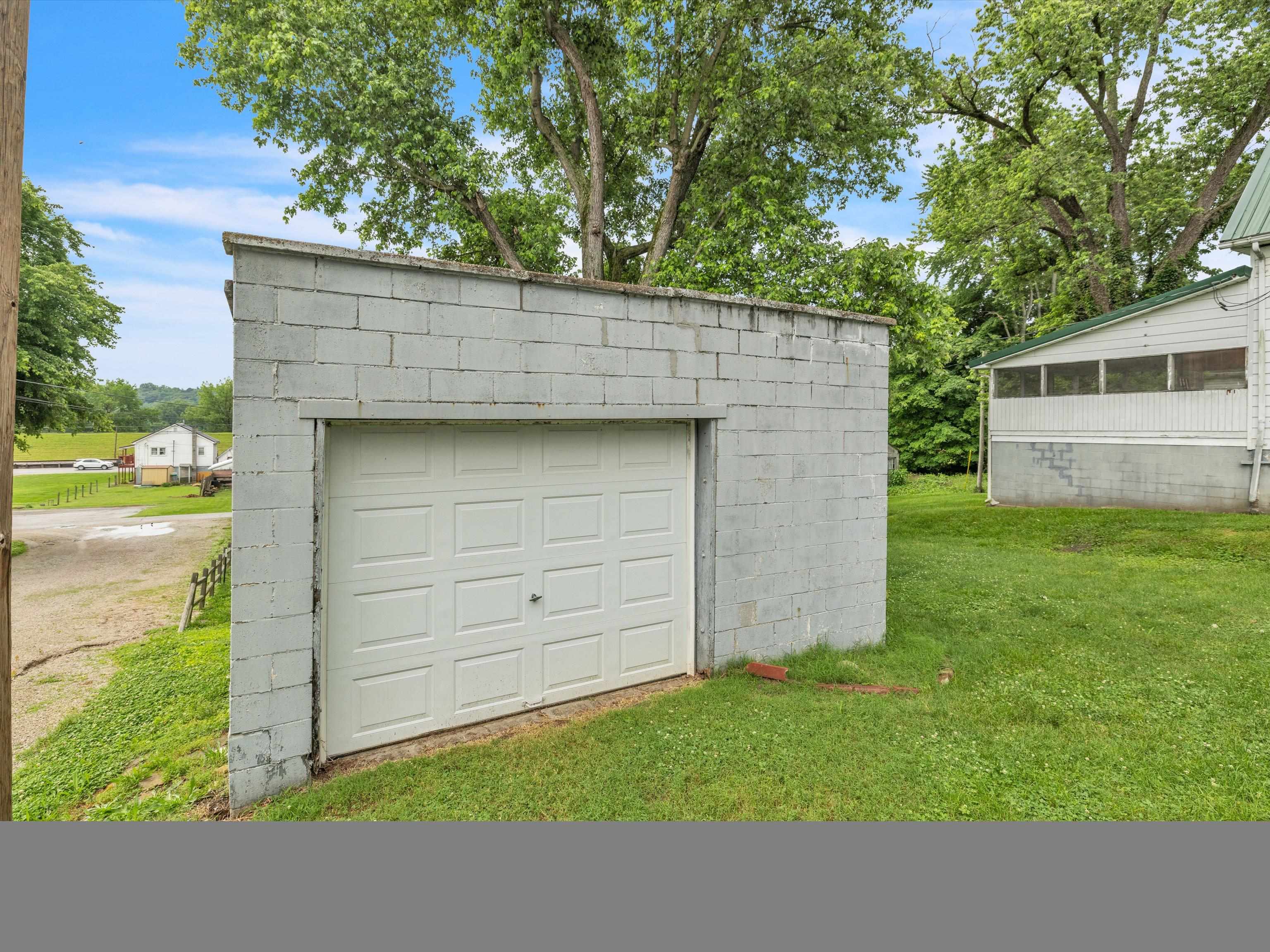140 Main St, Hawesville, Kentucky 42348, 2 Bedrooms Bedrooms, ,1 BathroomBathrooms,Single Family Residence,For Sale,Main St,89713