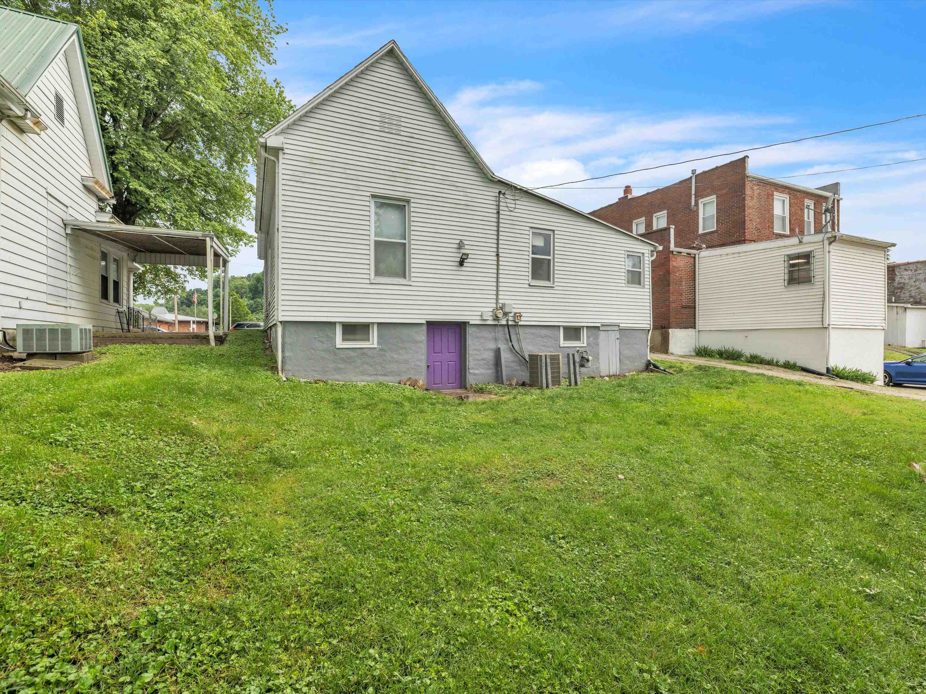 140 Main St, Hawesville, Kentucky 42348, 2 Bedrooms Bedrooms, ,1 BathroomBathrooms,Single Family Residence,For Sale,Main St,89713