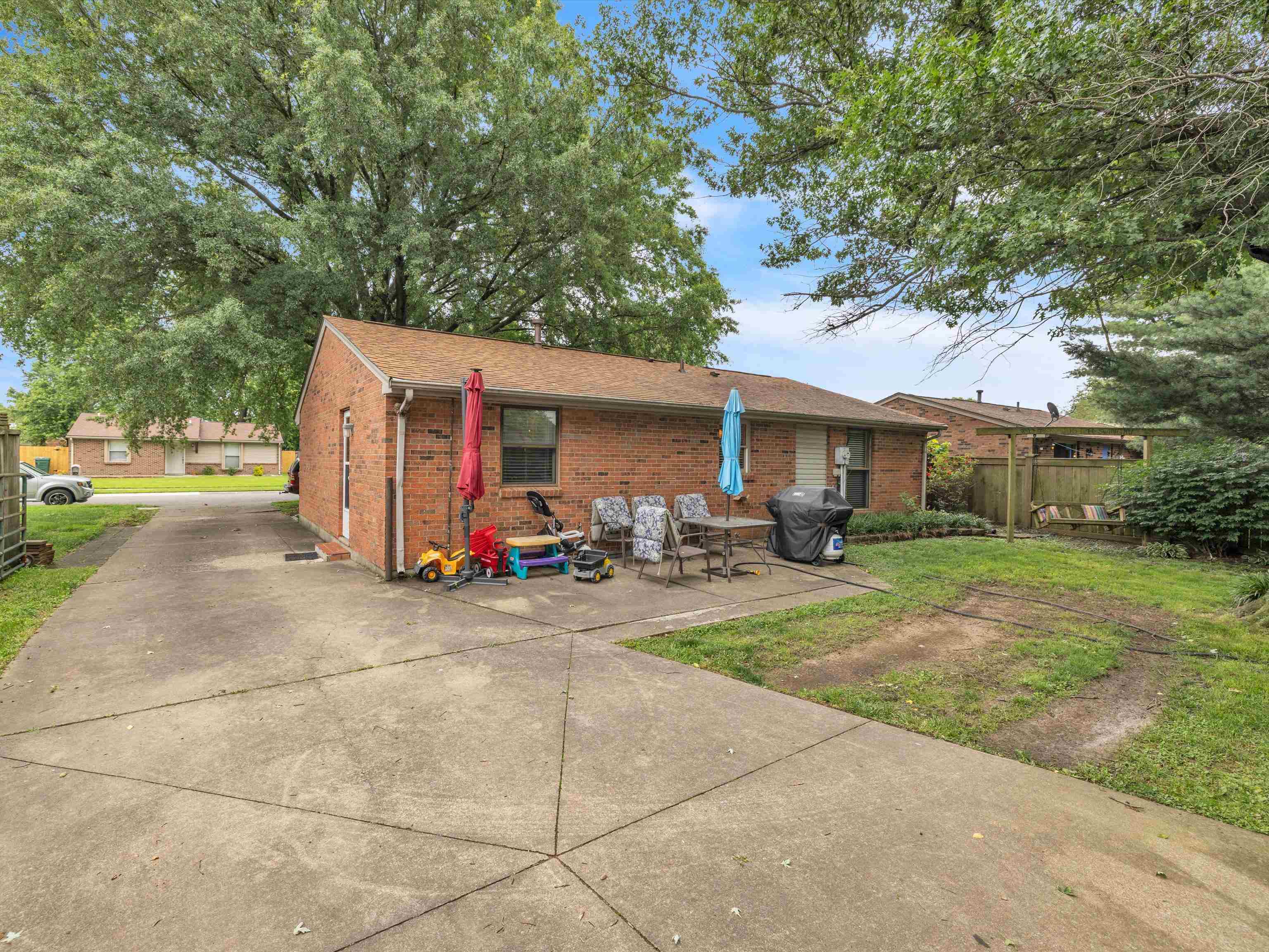2424 Strickland Drive, Owensboro, Kentucky 42301, 3 Bedrooms Bedrooms, ,1 BathroomBathrooms,Single Family Residence,For Sale,Strickland Drive,89714