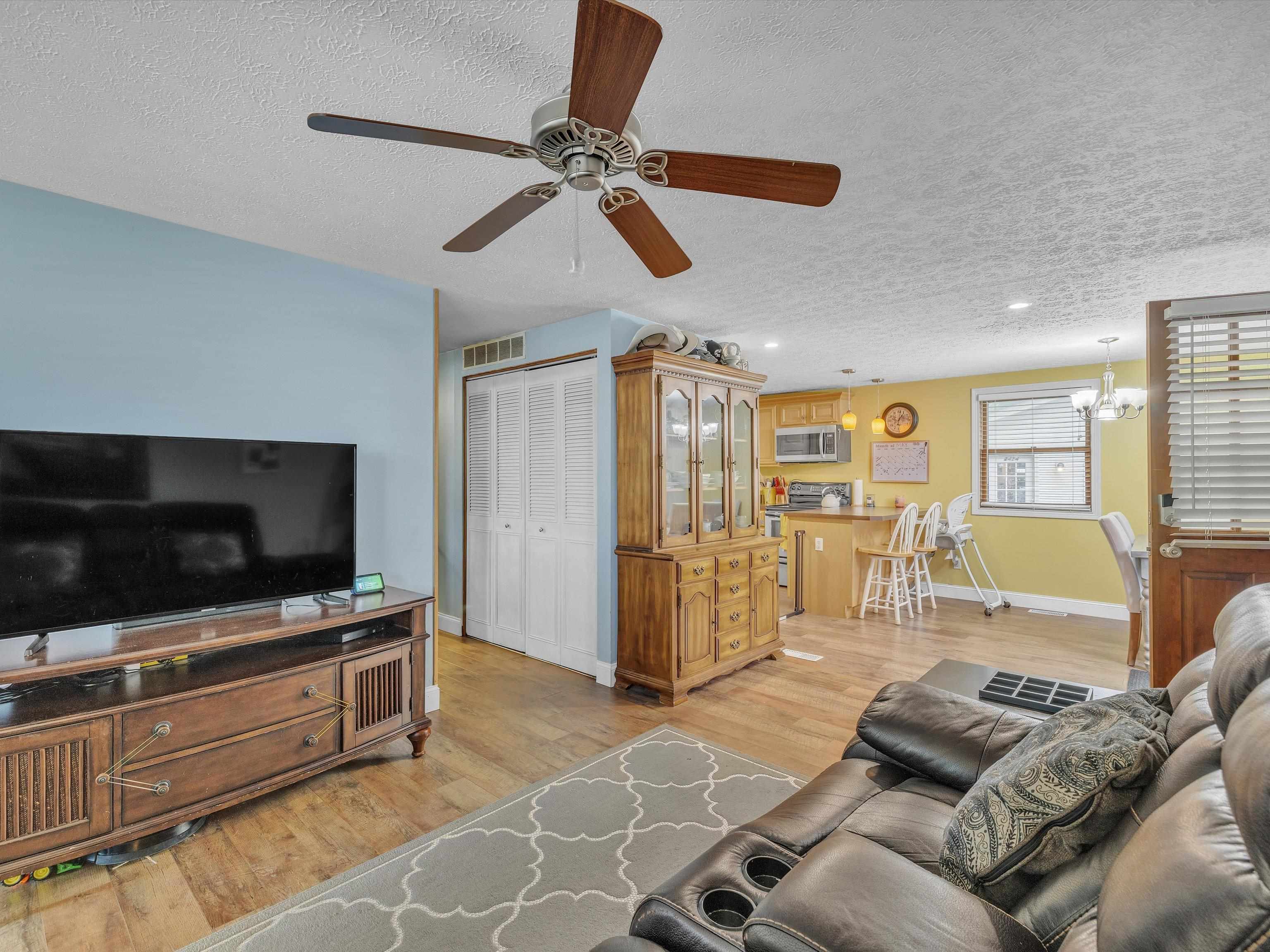 2424 Strickland Drive, Owensboro, Kentucky 42301, 3 Bedrooms Bedrooms, ,1 BathroomBathrooms,Single Family Residence,For Sale,Strickland Drive,89714