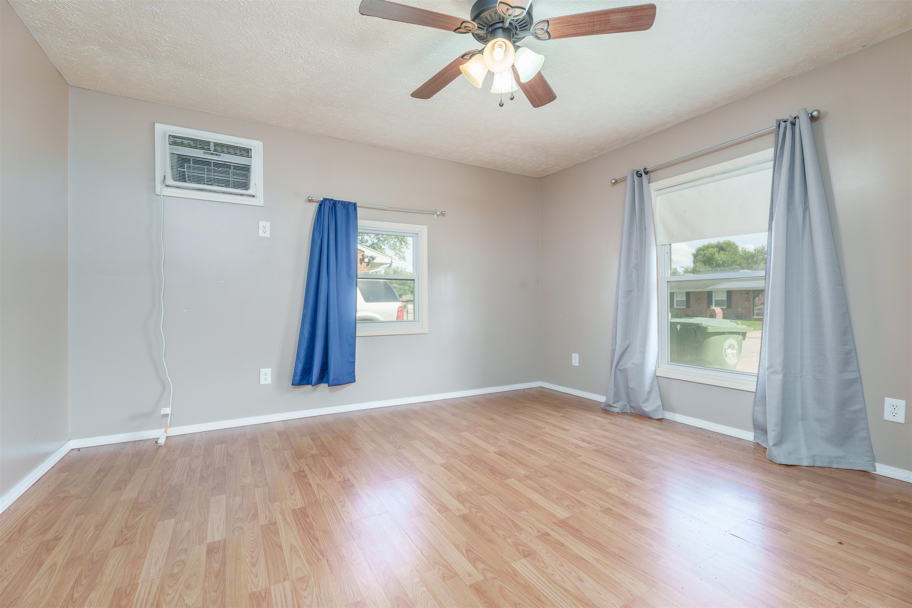 2435 Thornton Ave, Owensboro, Kentucky 42301, 3 Bedrooms Bedrooms, ,2 BathroomsBathrooms,Single Family Residence,For Sale,Thornton Ave,89726