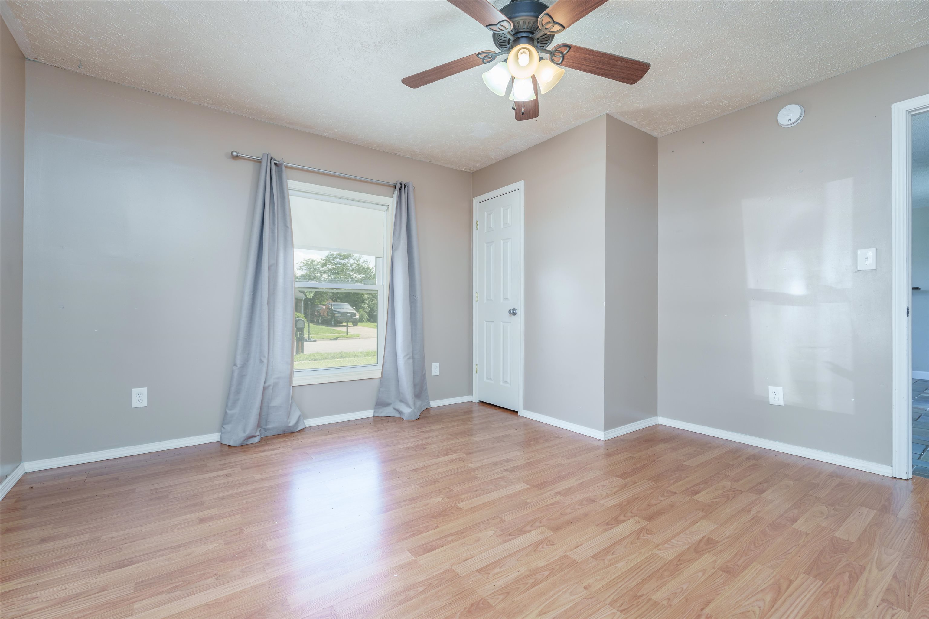 2435 Thornton Ave, Owensboro, Kentucky 42301, 3 Bedrooms Bedrooms, ,2 BathroomsBathrooms,Single Family Residence,For Sale,Thornton Ave,89726