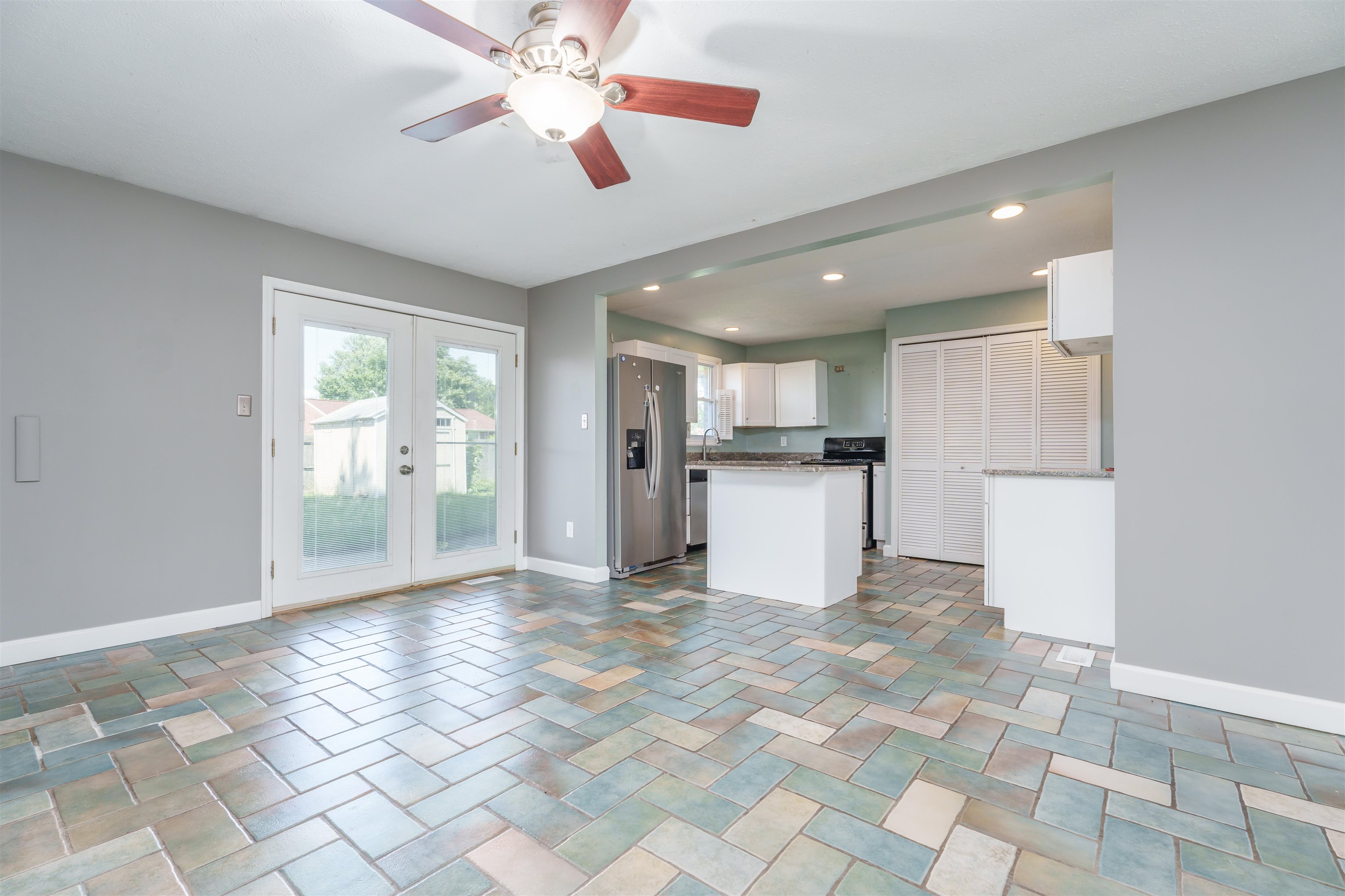 2435 Thornton Ave, Owensboro, Kentucky 42301, 3 Bedrooms Bedrooms, ,2 BathroomsBathrooms,Single Family Residence,For Sale,Thornton Ave,89726