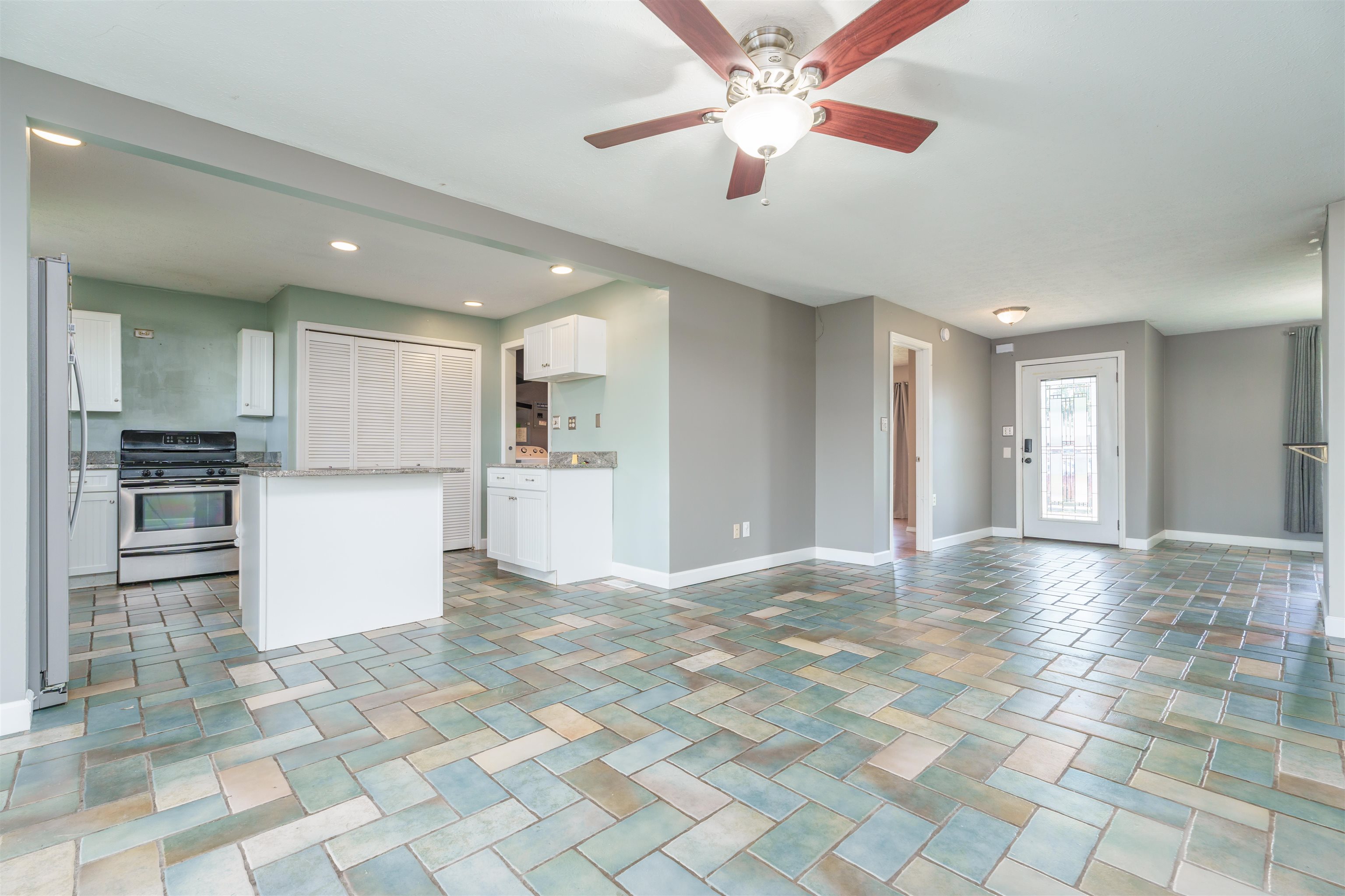 2435 Thornton Ave, Owensboro, Kentucky 42301, 3 Bedrooms Bedrooms, ,2 BathroomsBathrooms,Single Family Residence,For Sale,Thornton Ave,89726