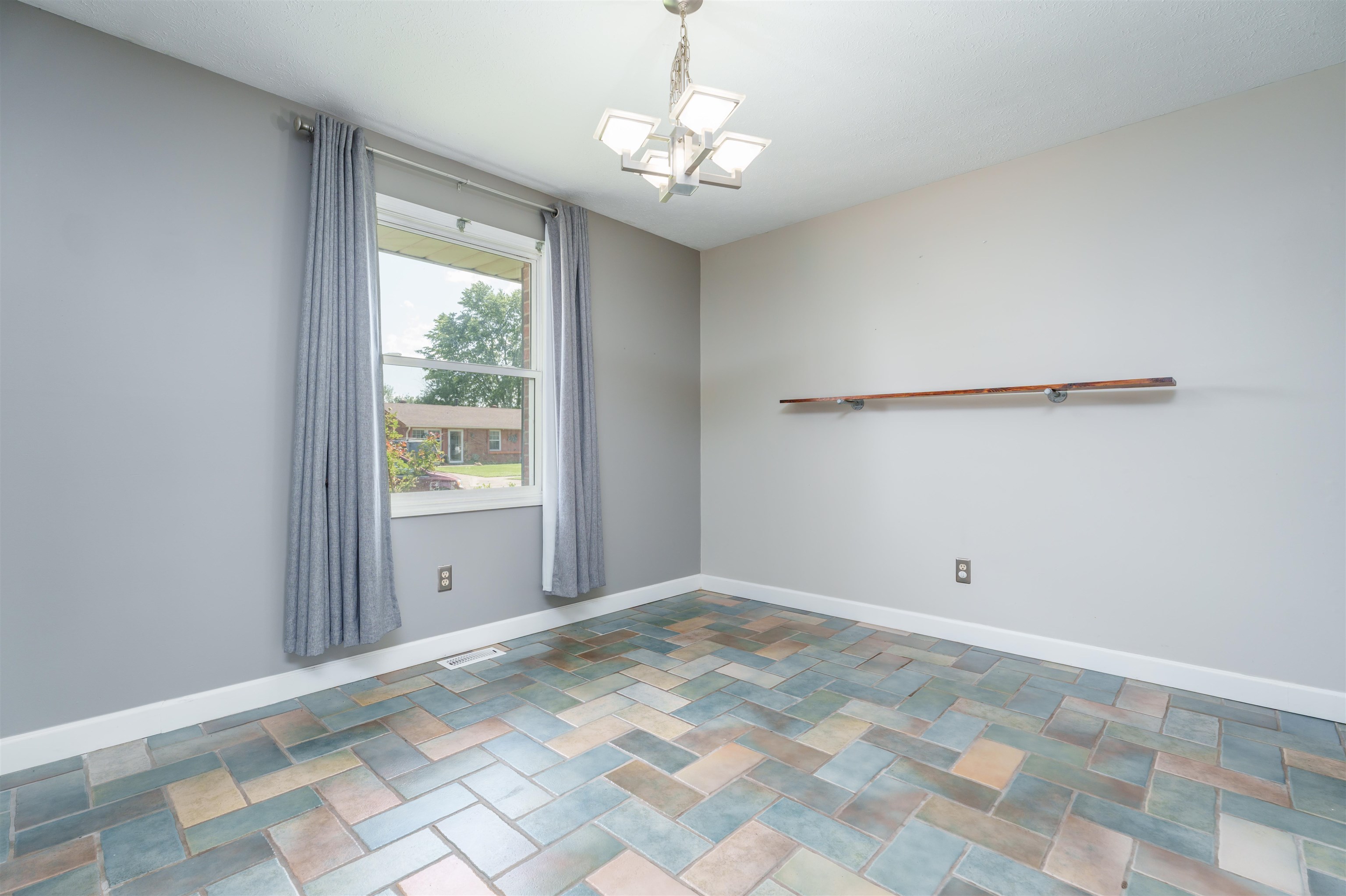 2435 Thornton Ave, Owensboro, Kentucky 42301, 3 Bedrooms Bedrooms, ,2 BathroomsBathrooms,Single Family Residence,For Sale,Thornton Ave,89726