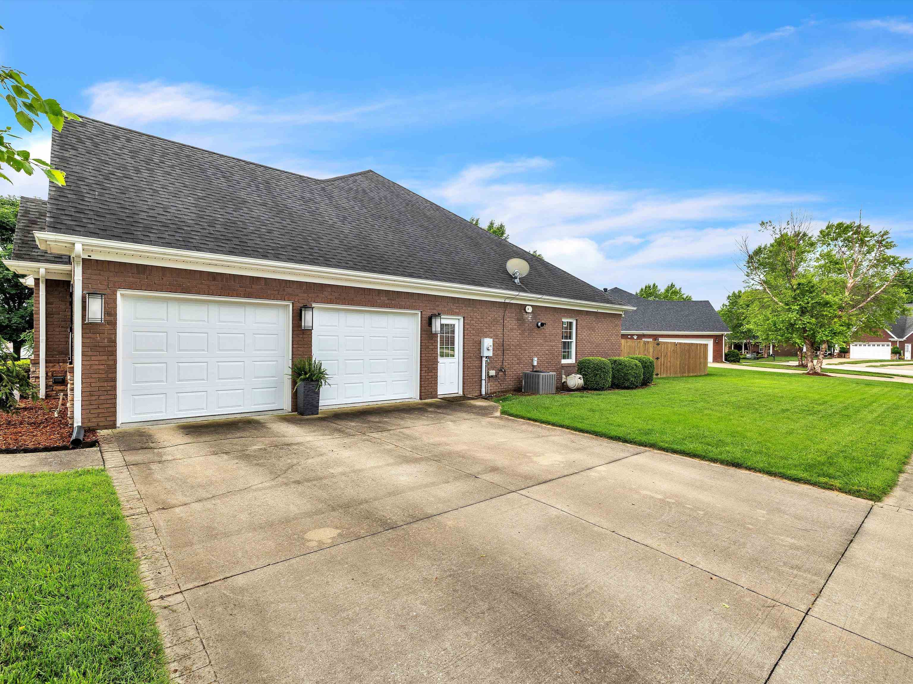 2040 Spring Creek Trace, Owensboro, Kentucky 42301, 3 Bedrooms Bedrooms, ,2 BathroomsBathrooms,Single Family Residence,For Sale,Spring Creek Trace,89727