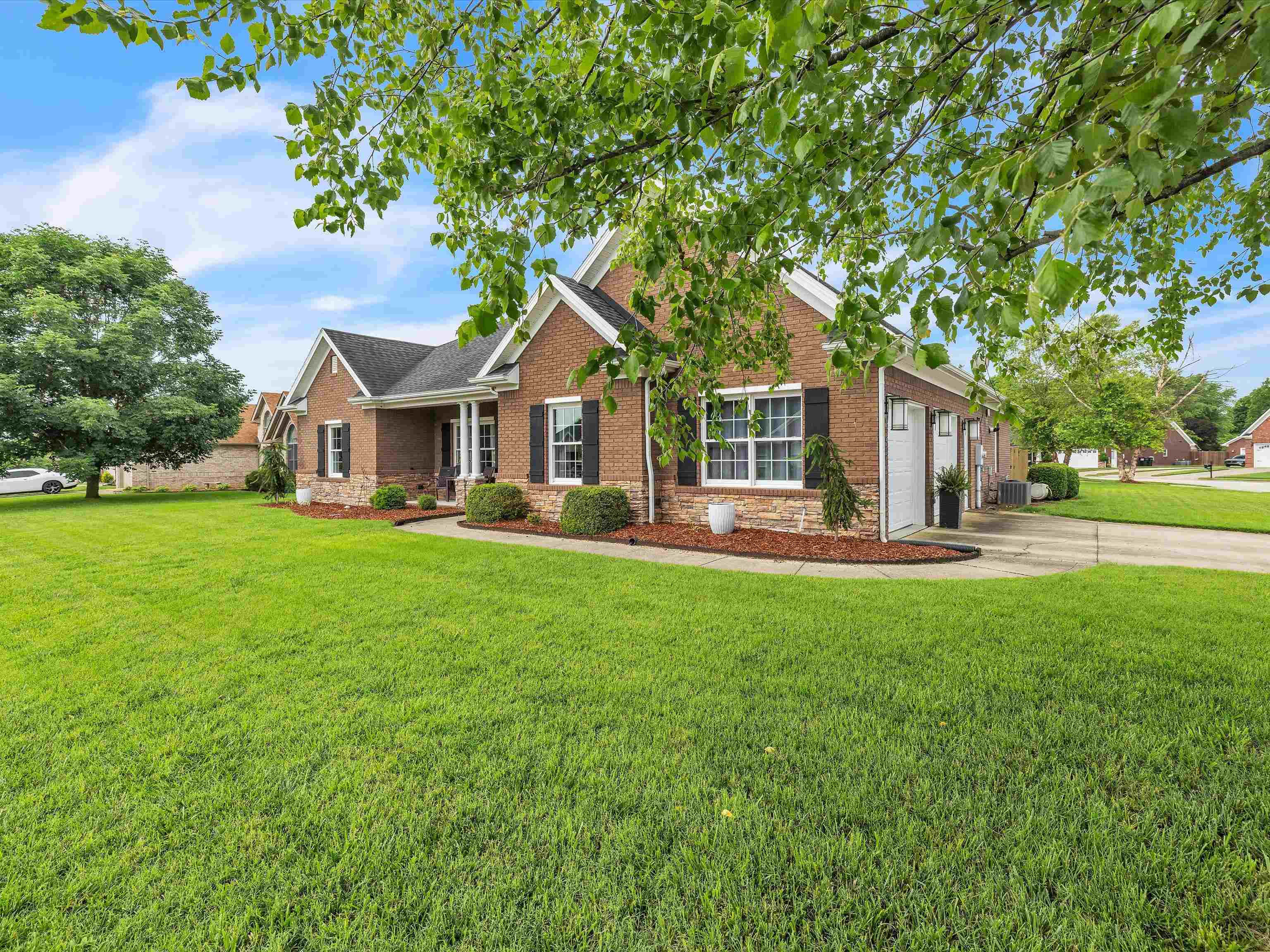 2040 Spring Creek Trace, Owensboro, Kentucky 42301, 3 Bedrooms Bedrooms, ,2 BathroomsBathrooms,Single Family Residence,For Sale,Spring Creek Trace,89727